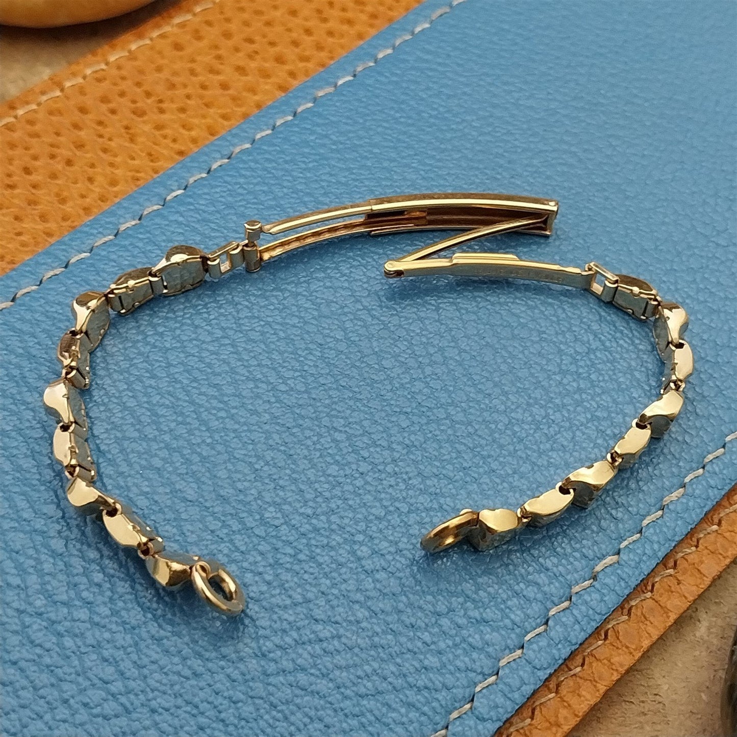 Vintage 1950s Gemex 12k Yellow Gold-Filled Ladies Heart Cocktail nos Watch Band