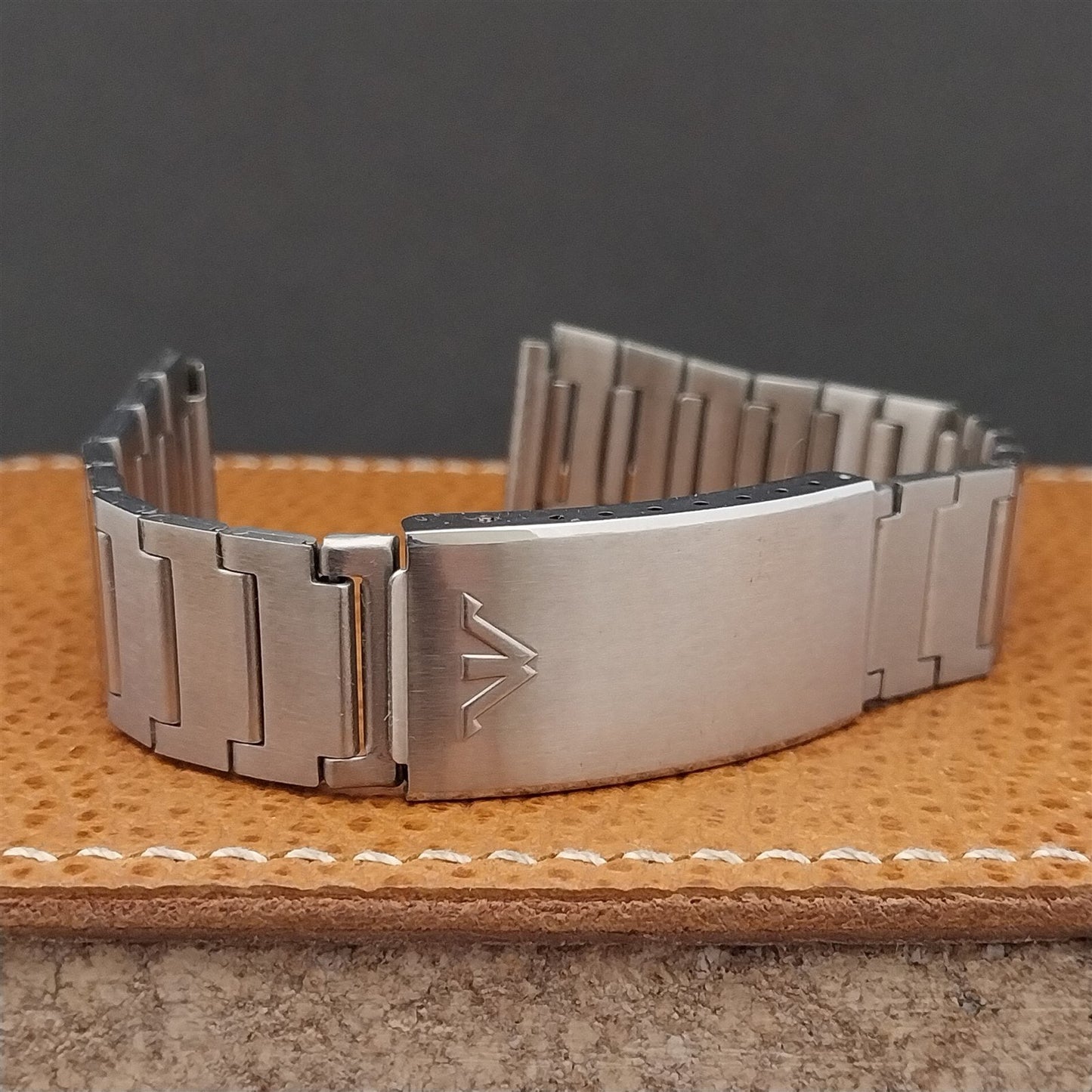 Wittnauer Stainless Steel 18mm nos Flared Straight-End Vintage Watch Band