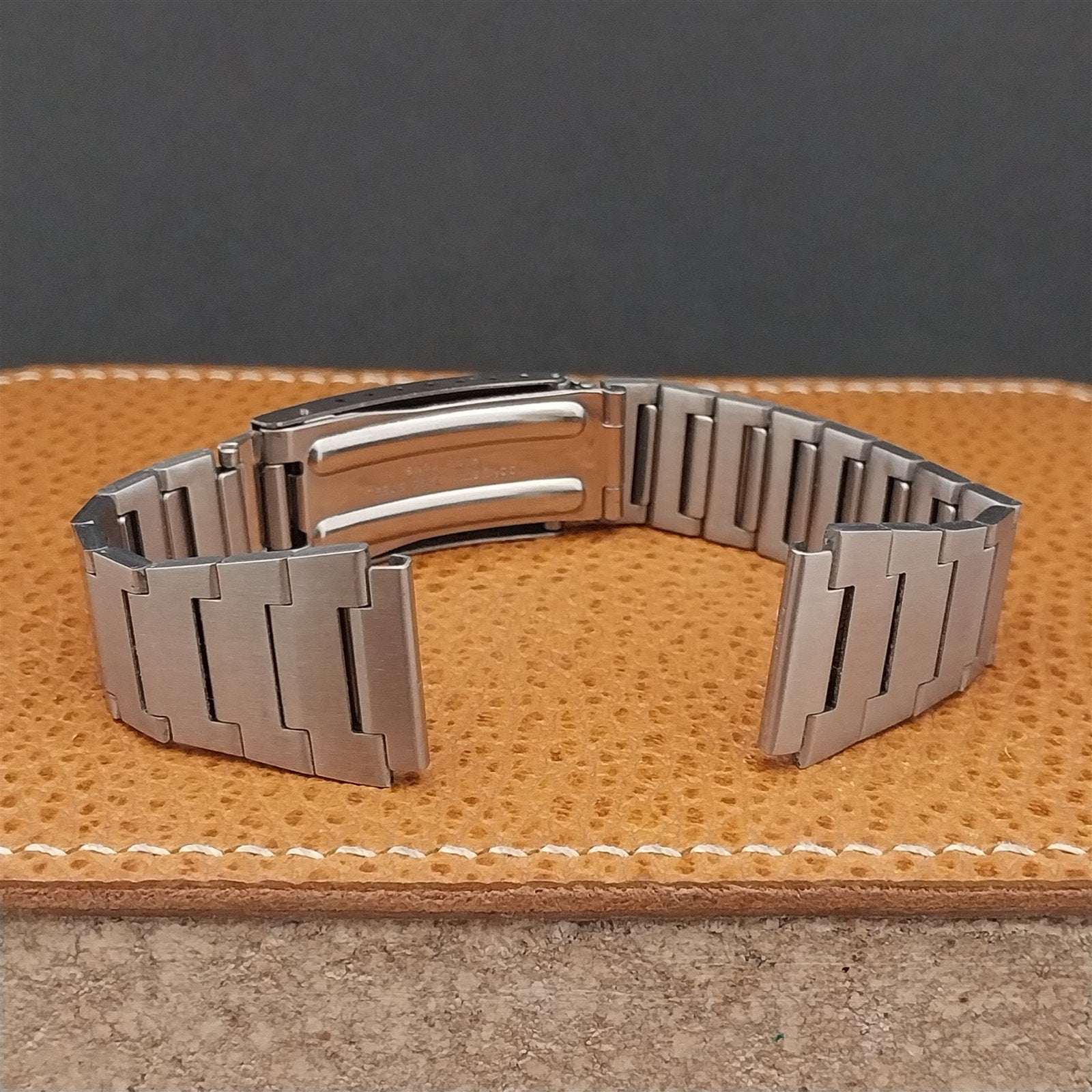 Wittnauer Stainless Steel 18mm nos Flared Straight-End Vintage Watch Band