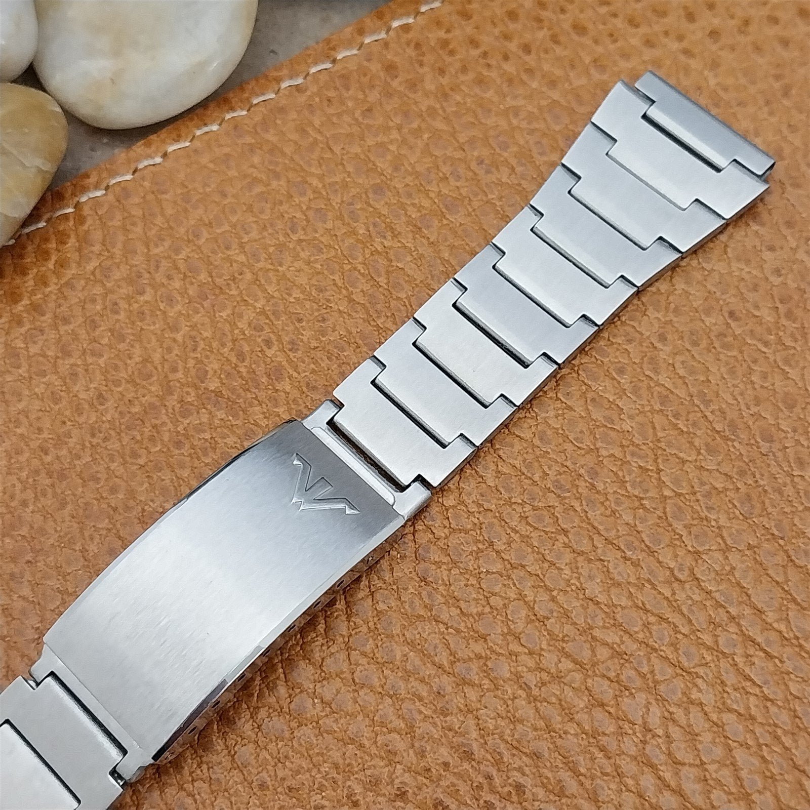 Wittnauer Stainless Steel 18mm nos Flared Straight-End Vintage Watch Band