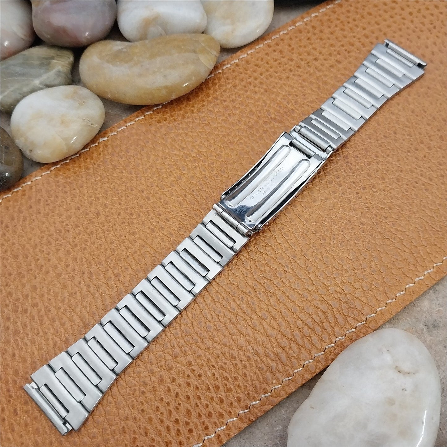 Wittnauer Stainless Steel 18mm nos Flared Straight-End Vintage Watch Band