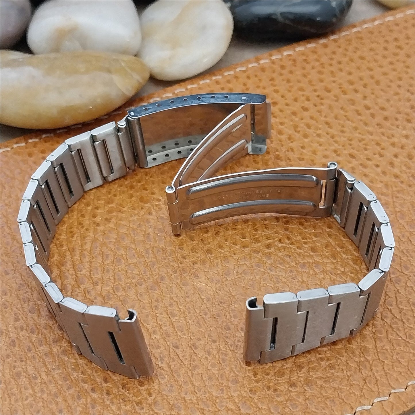 Wittnauer Stainless Steel 18mm nos Flared Straight-End Vintage Watch Band