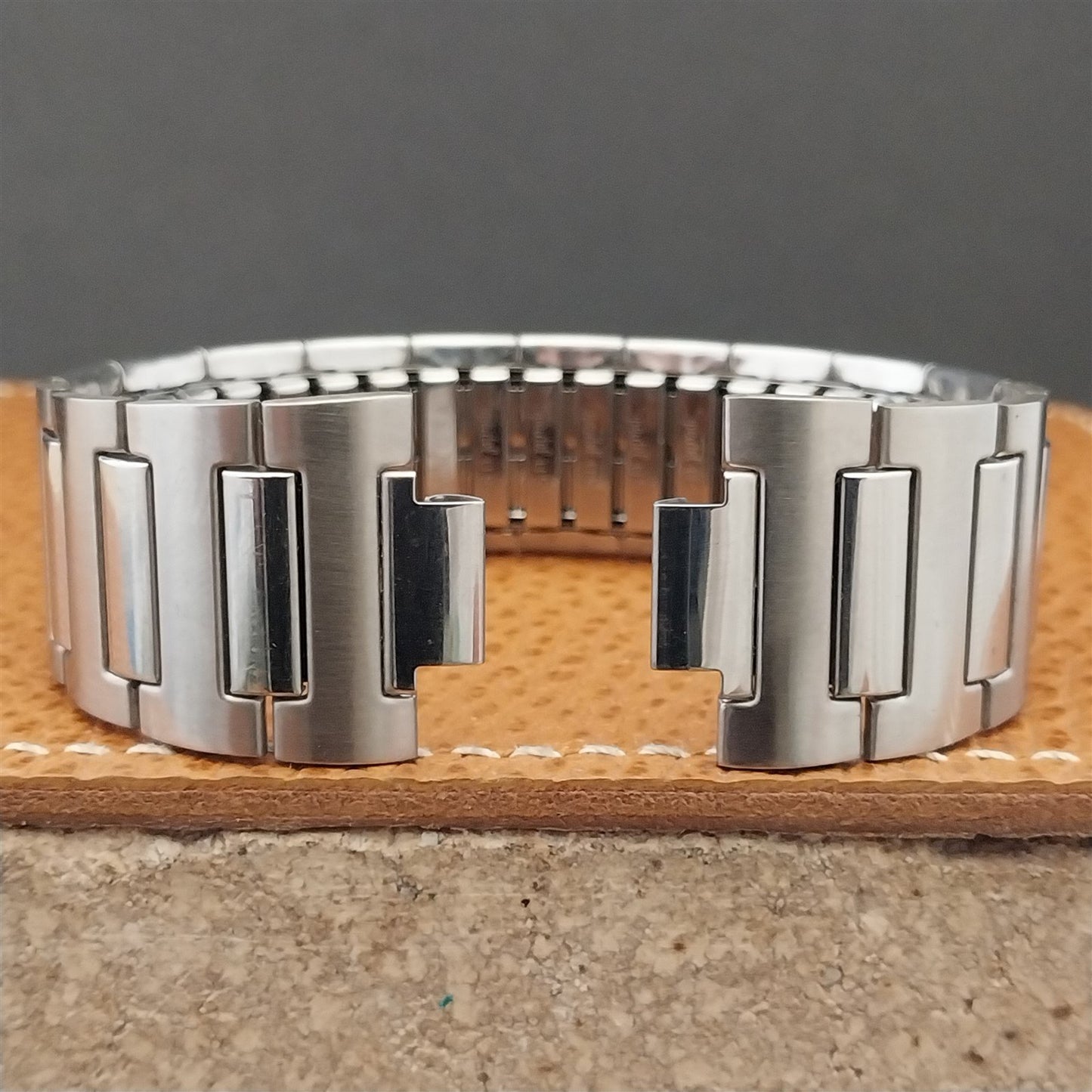 Vintage Internal-Lug Speidel 10mm Stainless Steel Flared 1970s Unused Watch Band