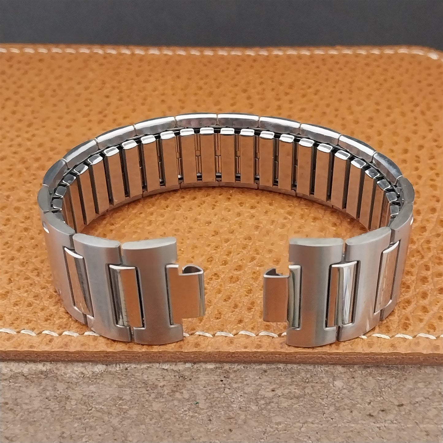 Vintage Internal-Lug Speidel 10mm Stainless Steel Flared 1970s Unused Watch Band