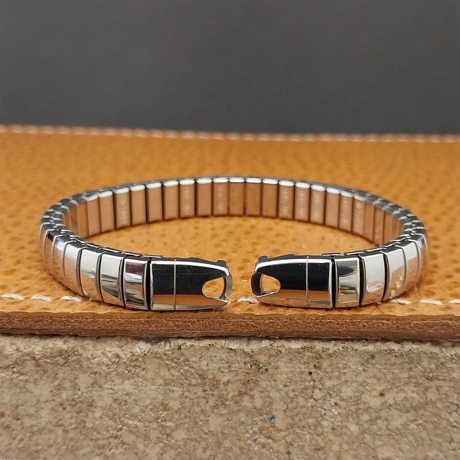 Ladies Bulova Stainless Steel Expansion nos Ring-End Vintage Watch Band