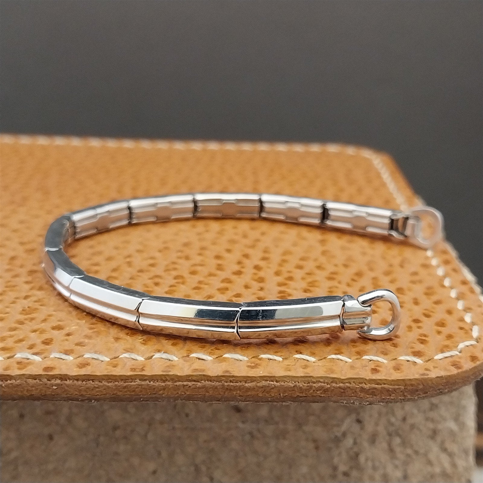 Ladies White Gold-Fill Kreisler Single Lug 1950s Vintage Cocktail Watch Band