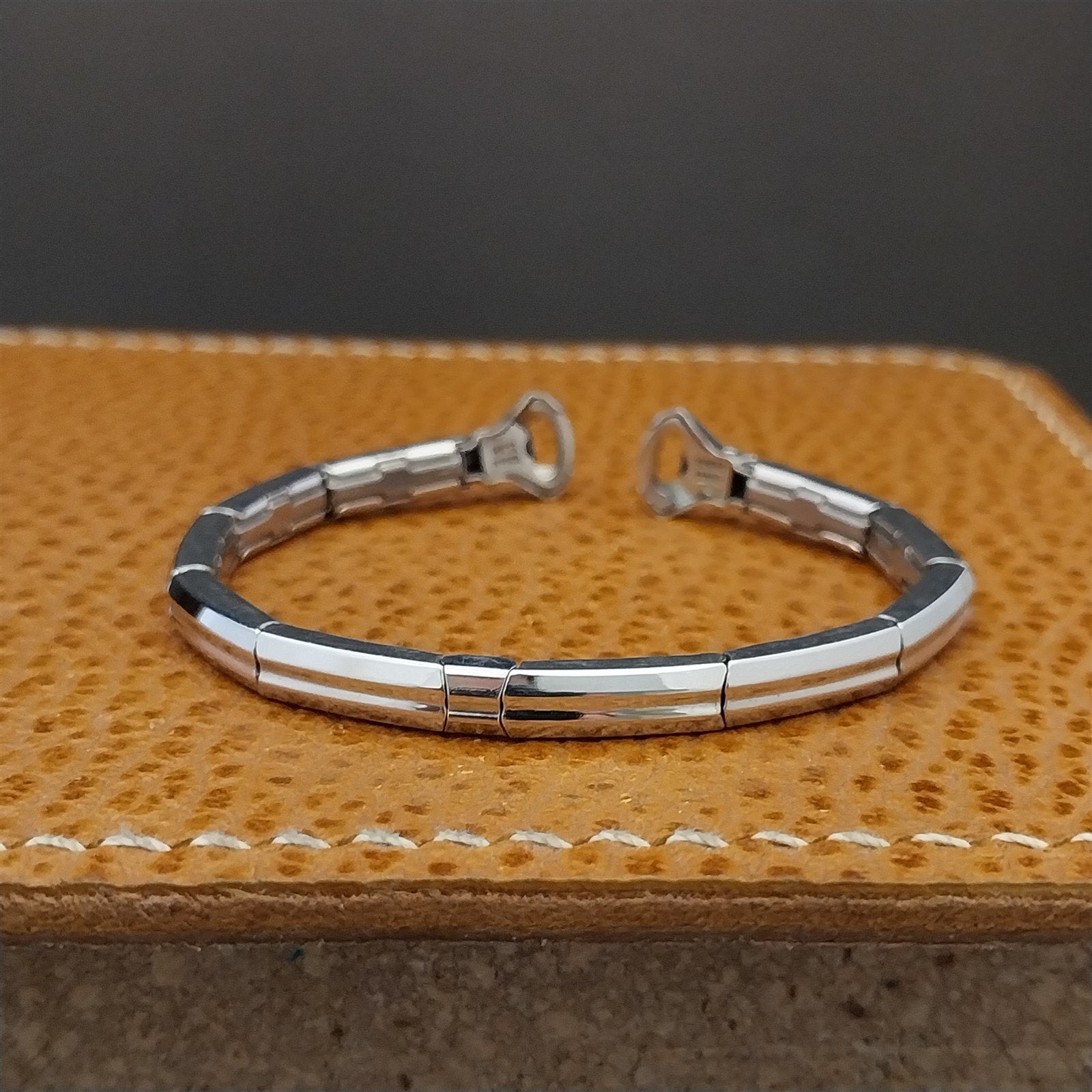 Ladies White Gold-Fill Kreisler Single Lug 1950s Vintage Cocktail Watch Band