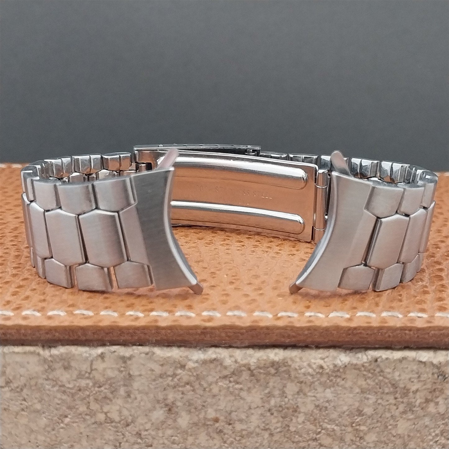 Vintage 19mm Stainless Steel Cushion-Link nos Unused Classic 1970s Watch Band