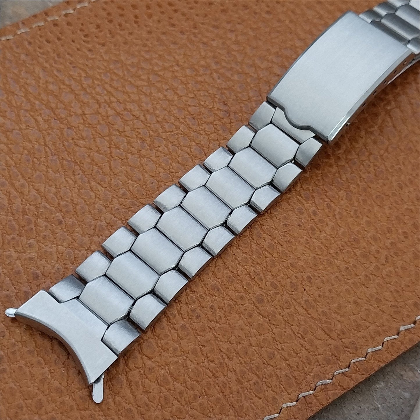 Vintage 19mm Stainless Steel Cushion-Link nos Unused Classic 1970s Watch Band