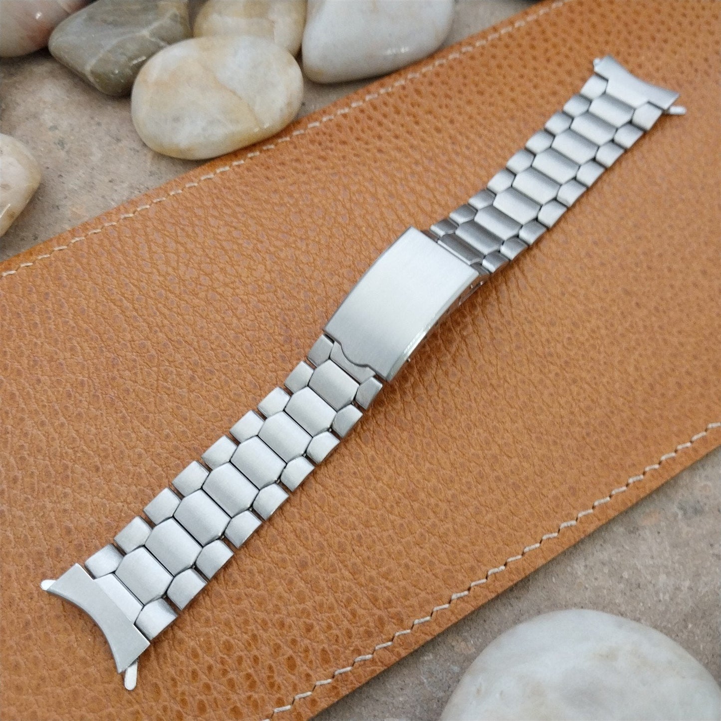 Vintage 19mm Stainless Steel Cushion-Link nos Unused Classic 1970s Watch Band