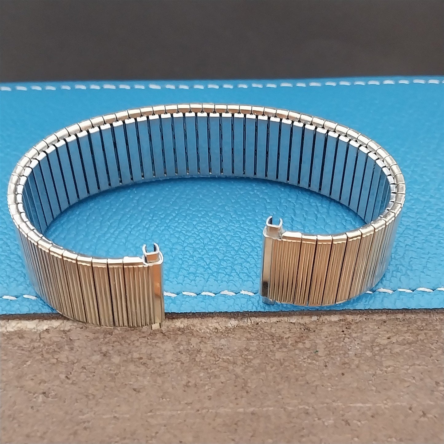 Vintage 22mm 20mm Gold-Tone Speidel Wide Thinline Expansion Unused Watch Band