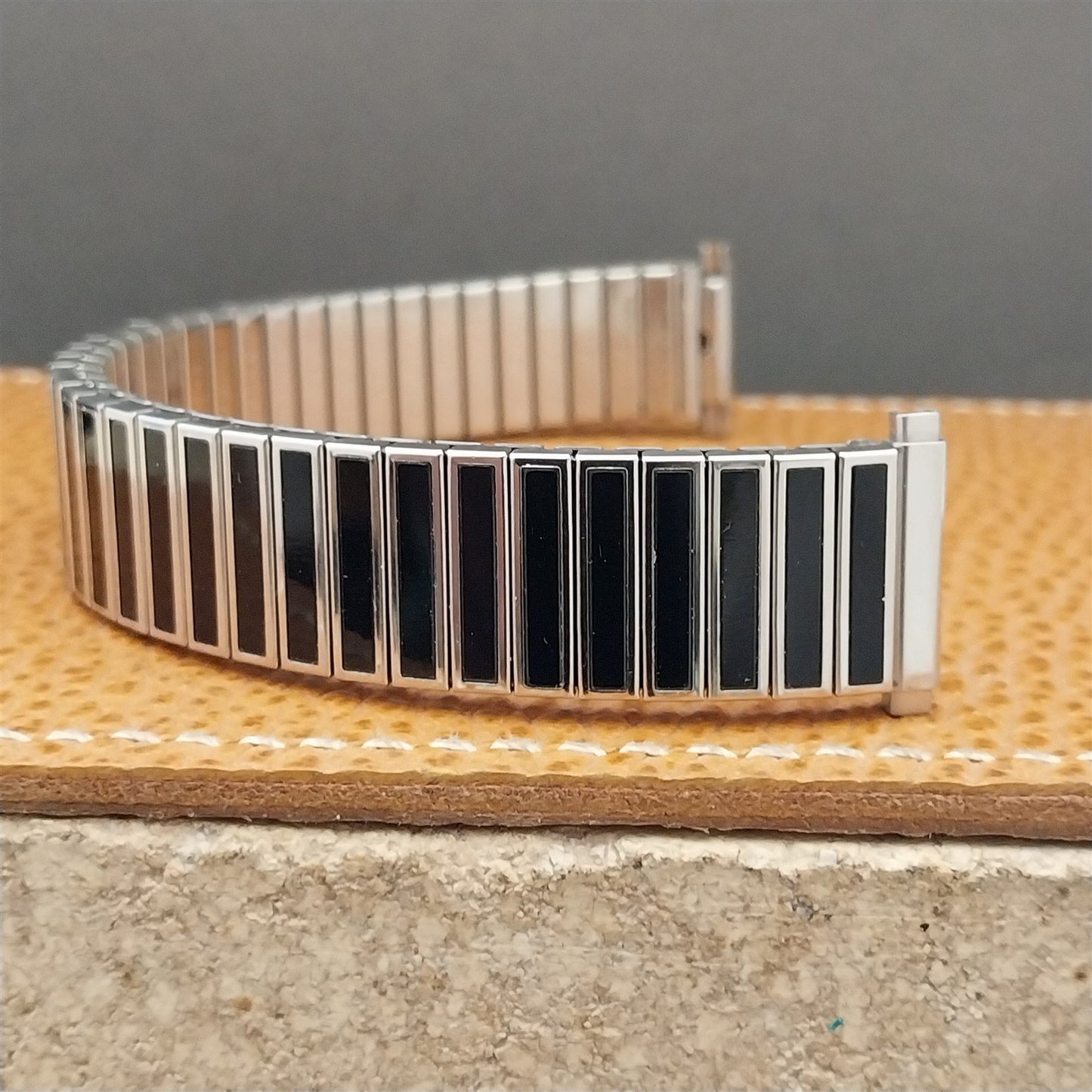 16mm 18mm 19mm Speidel USA Black & Stainless Twistoflex 1980s Unused Watch Band