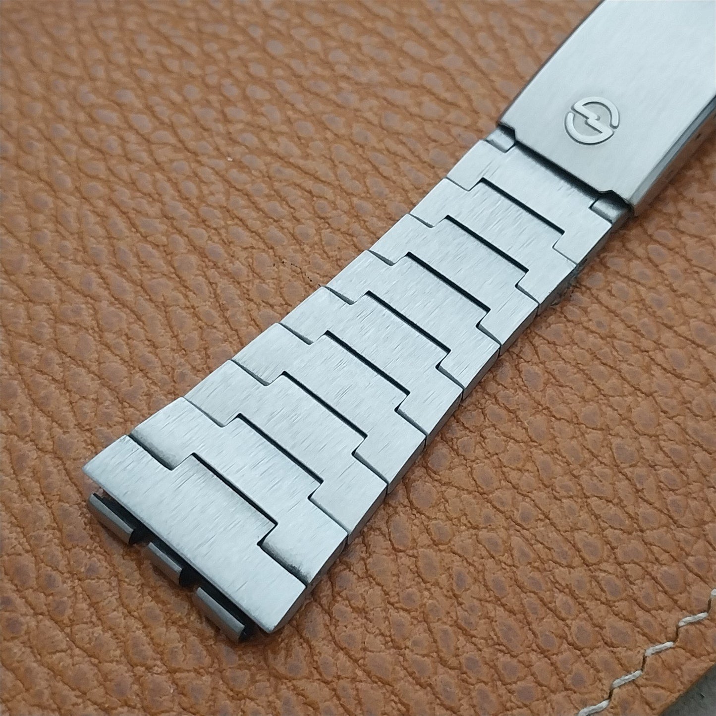 18mm Flared Speidel Special-Fit unused old-stock nos Vintage Watch Band