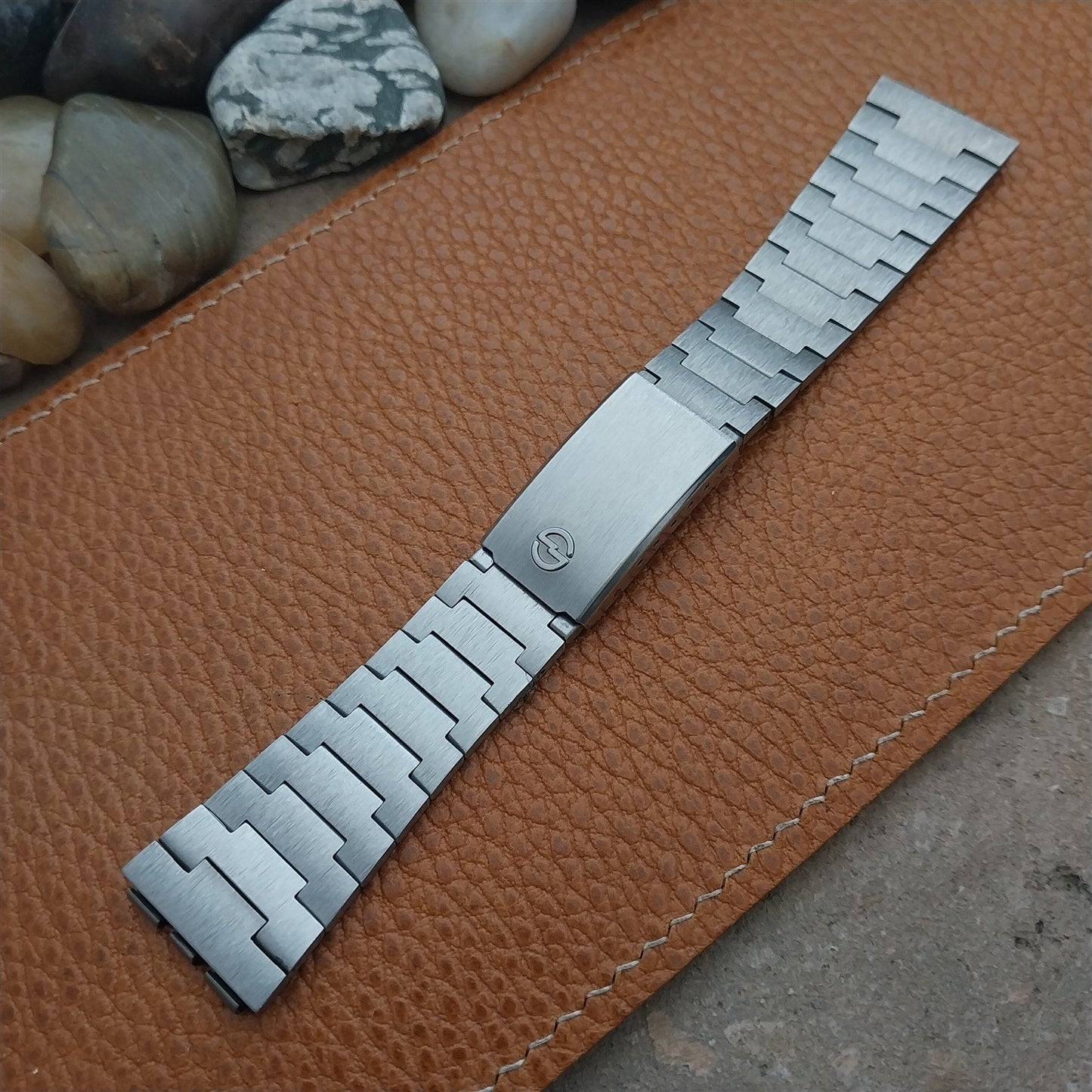 18mm Flared Speidel Special-Fit unused old-stock nos Vintage Watch Band