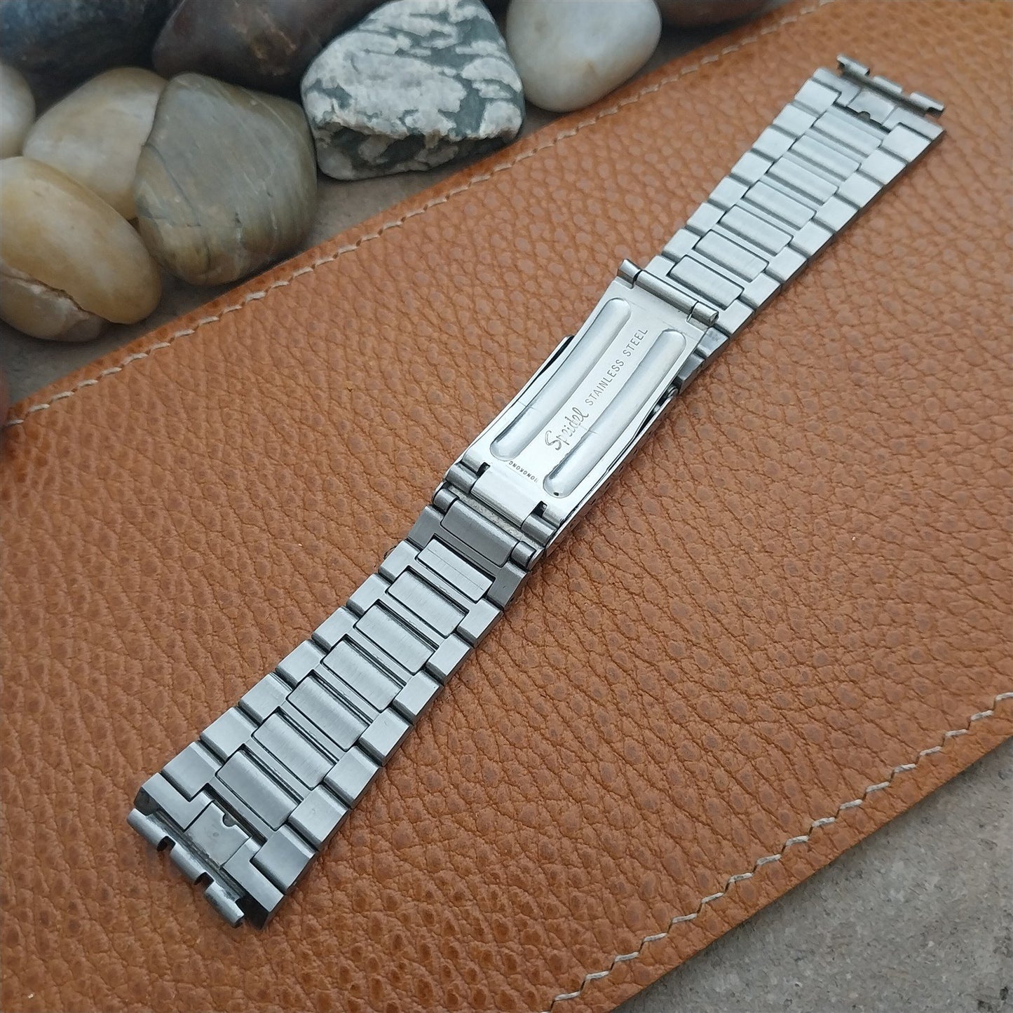 18mm Flared Speidel Special-Fit unused old-stock nos Vintage Watch Band