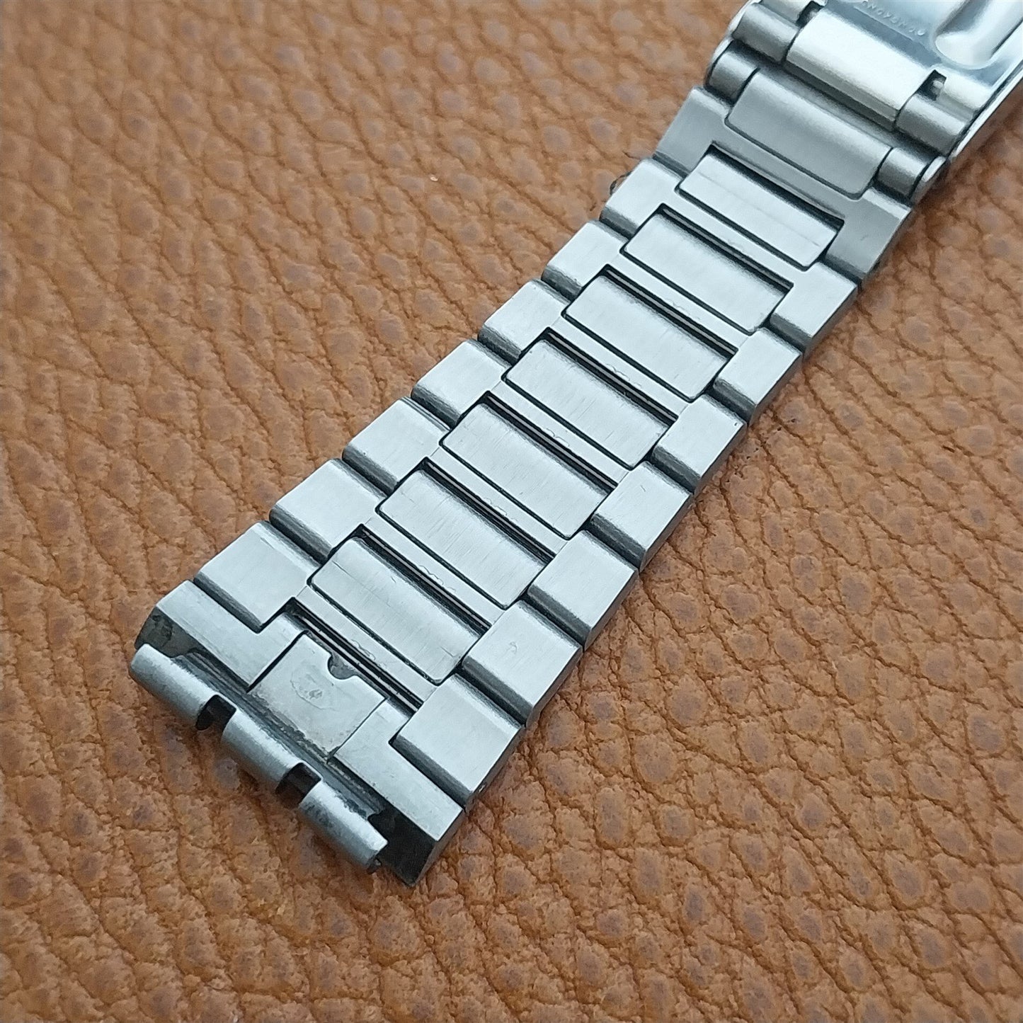 18mm Flared Speidel Special-Fit unused old-stock nos Vintage Watch Band