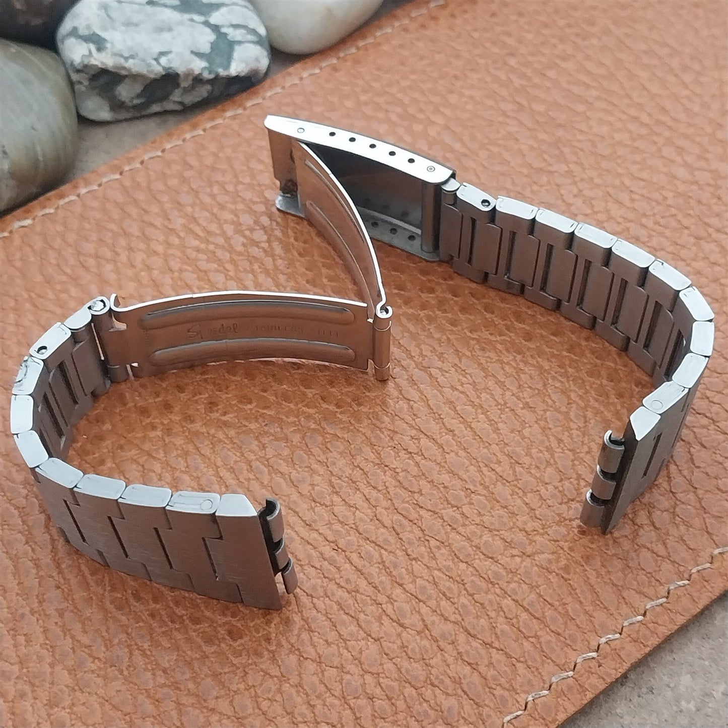 18mm Flared Speidel Special-Fit unused old-stock nos Vintage Watch Band