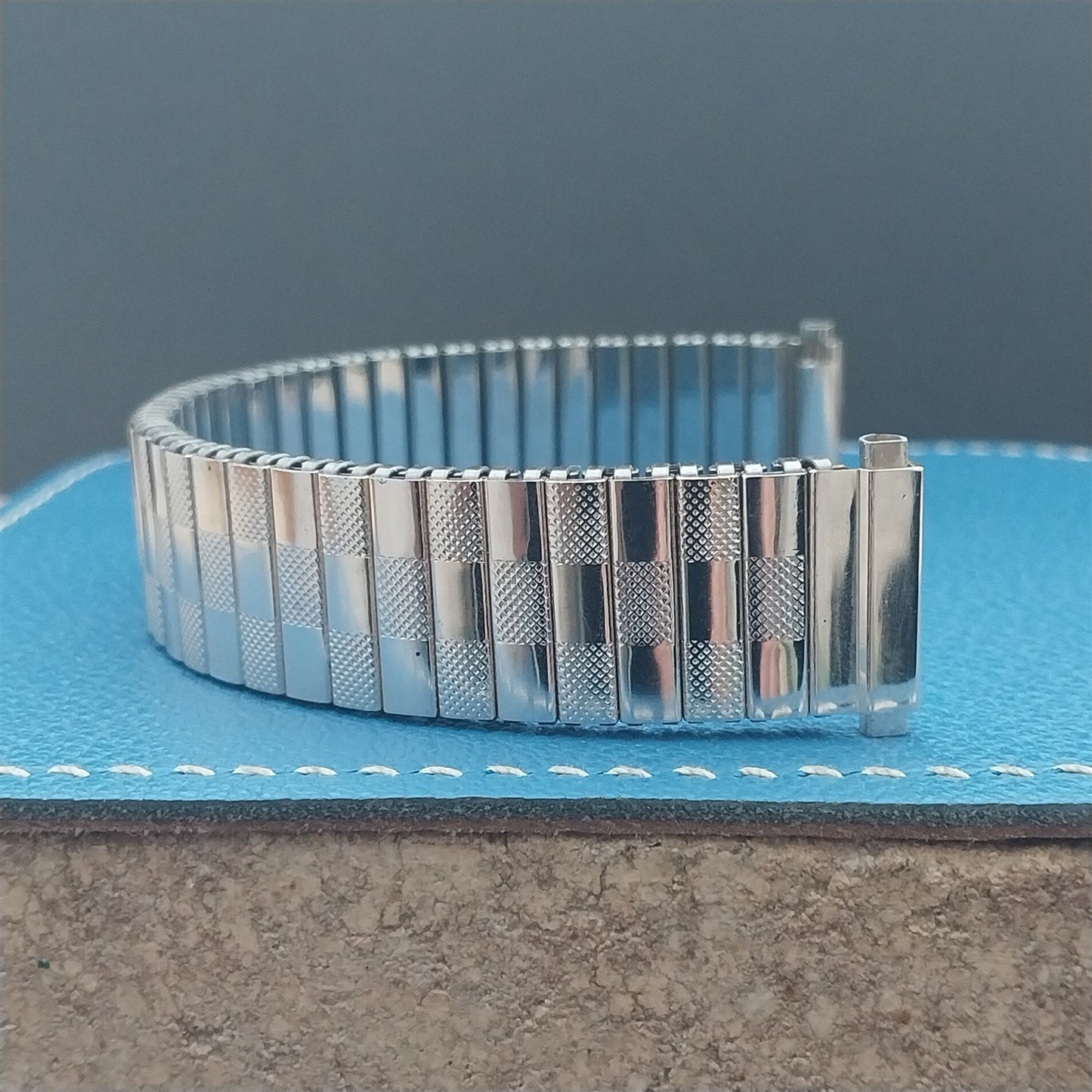 Vintage Gold Tone 16mm 17mm 18mm 19mm Classic Stretch Unused nos Watch Band