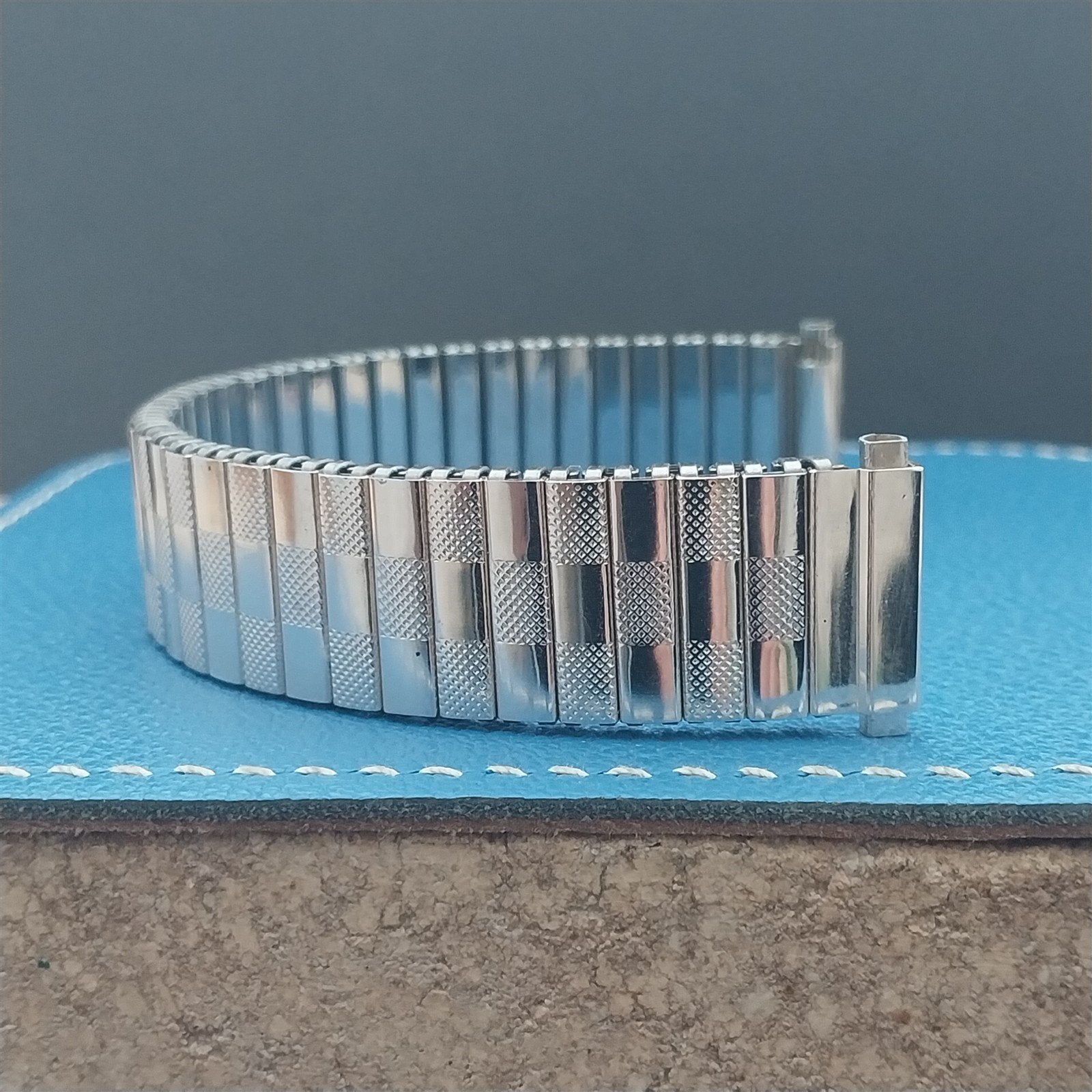 Vintage Gold Tone 16mm 17mm 18mm 19mm Classic Stretch Unused nos Watch Band