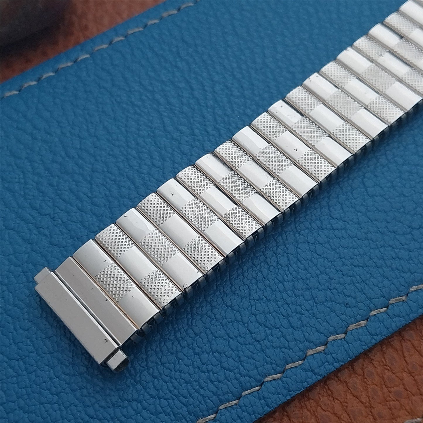 Vintage Gold Tone 16mm 17mm 18mm 19mm Classic Stretch Unused nos Watch Band