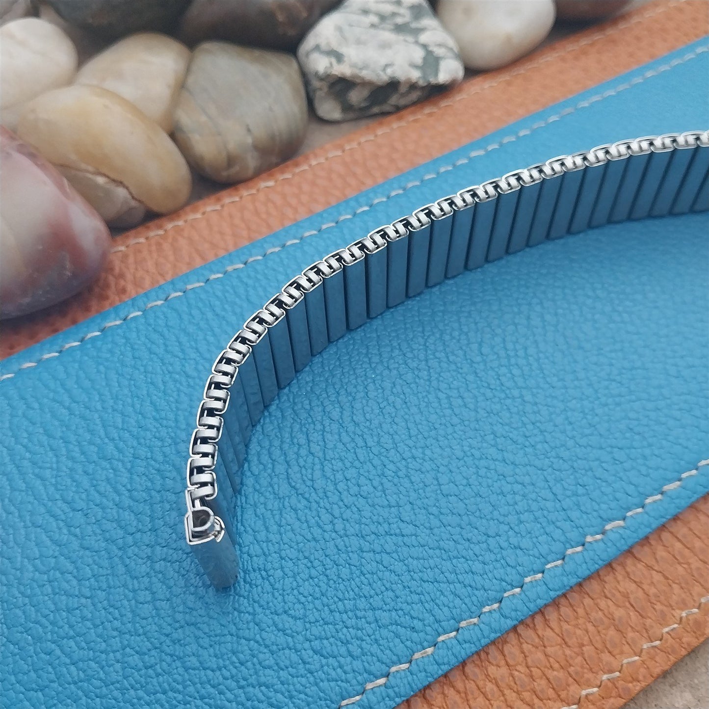 Vintage Gold Tone 16mm 17mm 18mm 19mm Classic Stretch Unused nos Watch Band