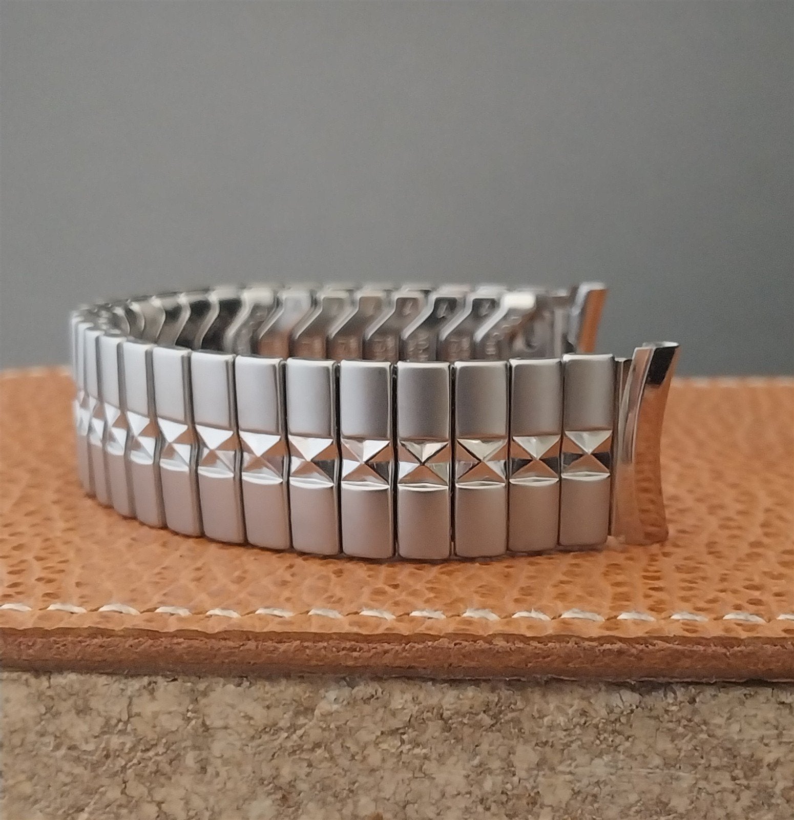 1960s Vintage Duchess 17.2mm Stainless Steel Unused Classic Stretch Watch Band
