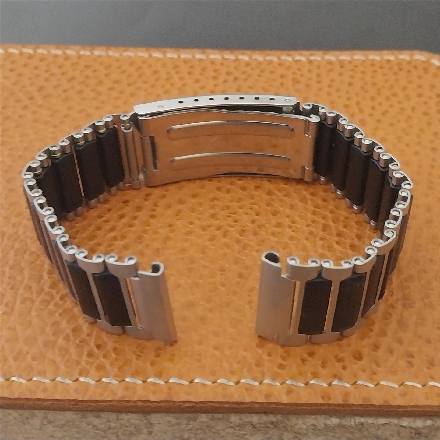 18mm Black & Stainless Steel Speidel Flared Unused nos Vintage Watch Band