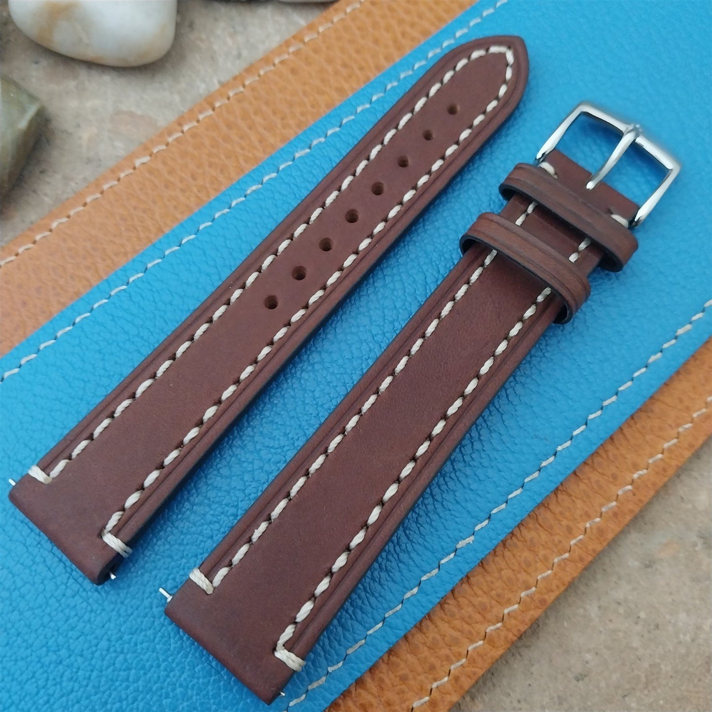 Brown 20mm Hirsch Liberty XL Artisan Leather Classic Tapered 20/18 Watch Band