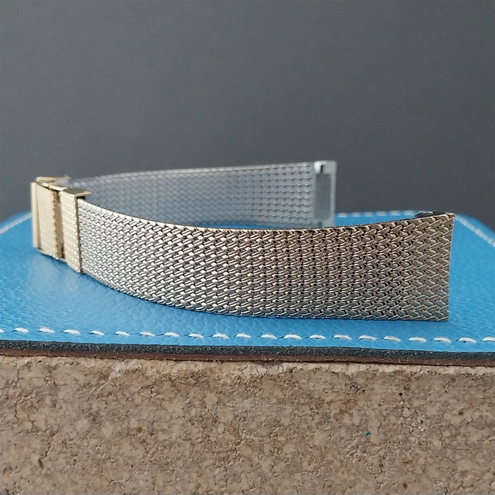 Vintage Seiko Japan 12mm Single Lug Mens Classic Yellow GoldTone Mesh Watch Band