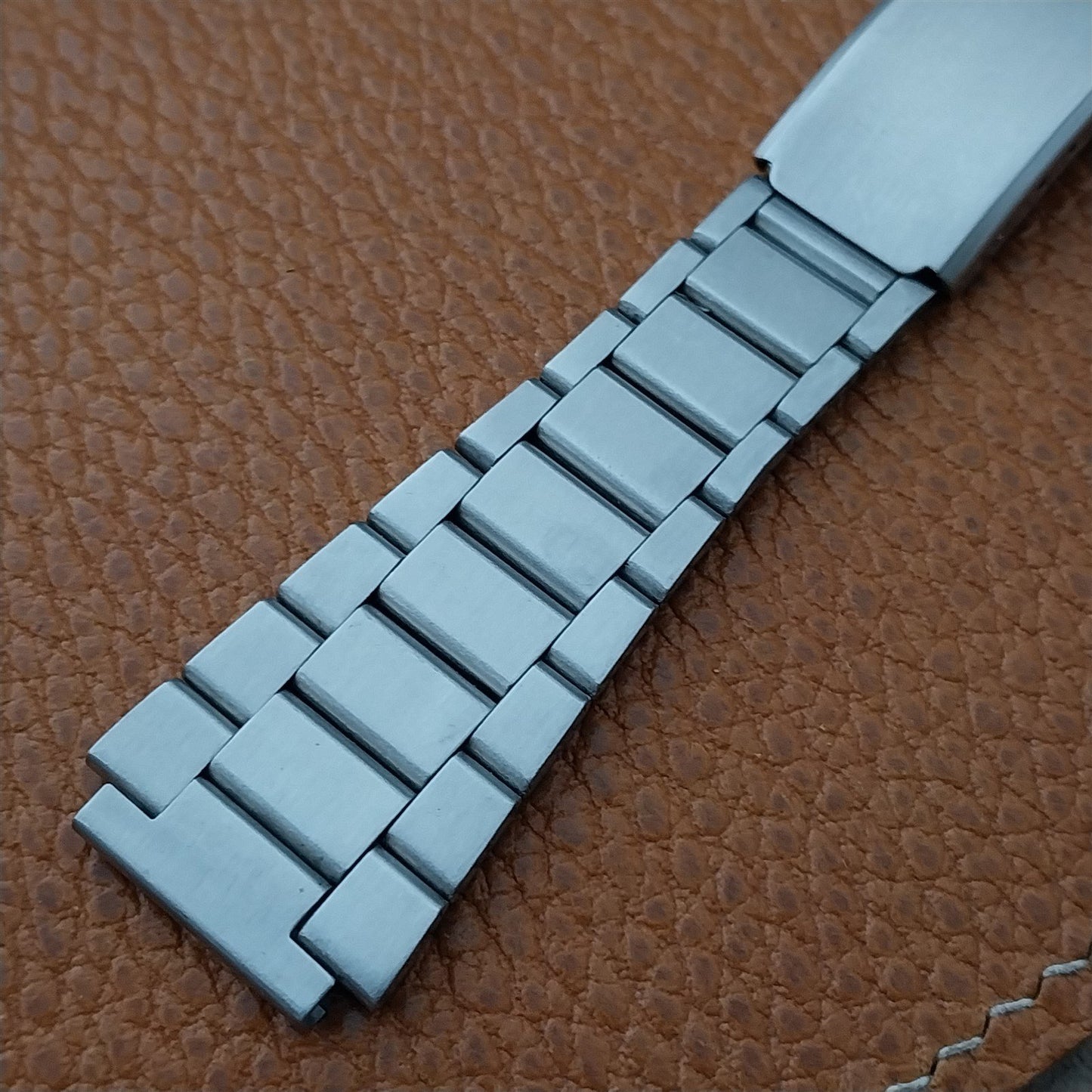 Vintage 18.4mm Flared Stainless Steel nos Unused Classic Watch Band