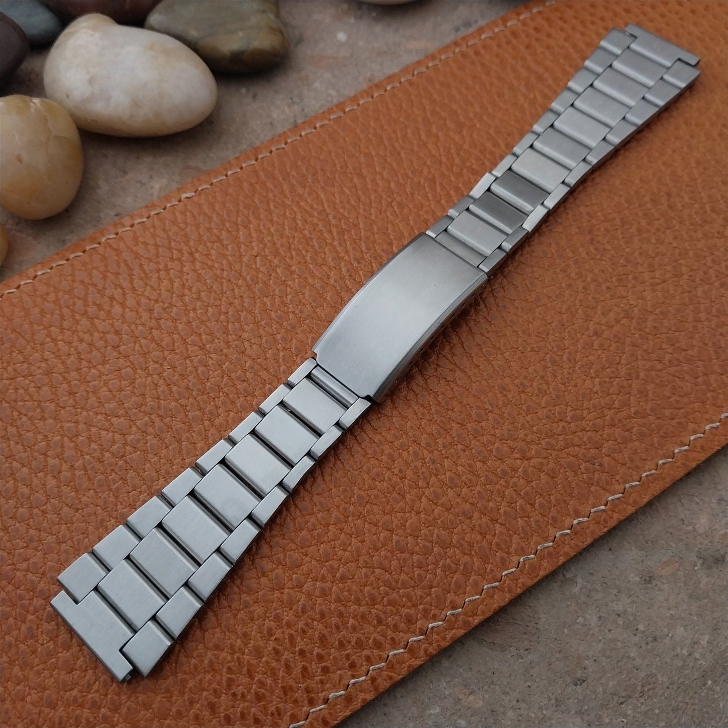 Vintage 18.4mm Flared Stainless Steel nos Unused Classic Watch Band