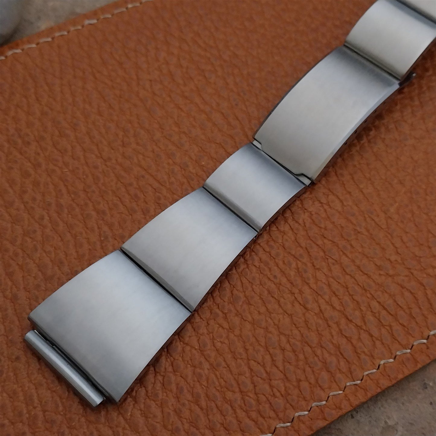 19mm Stainless Steel Bear Japan Classic Flared 1970s Unused Vintage Watch Band