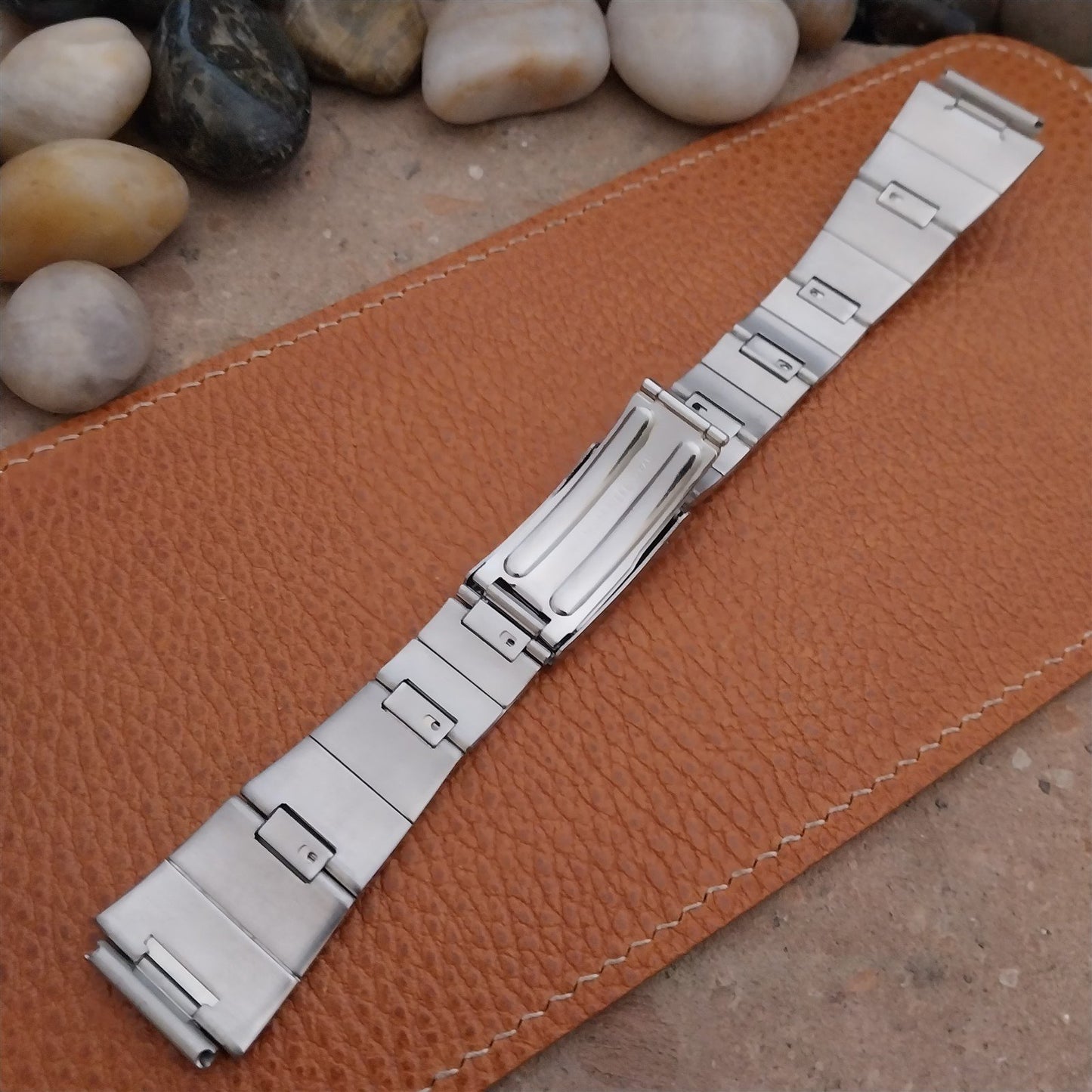 19mm Stainless Steel Bear Japan Classic Flared 1970s Unused Vintage Watch Band