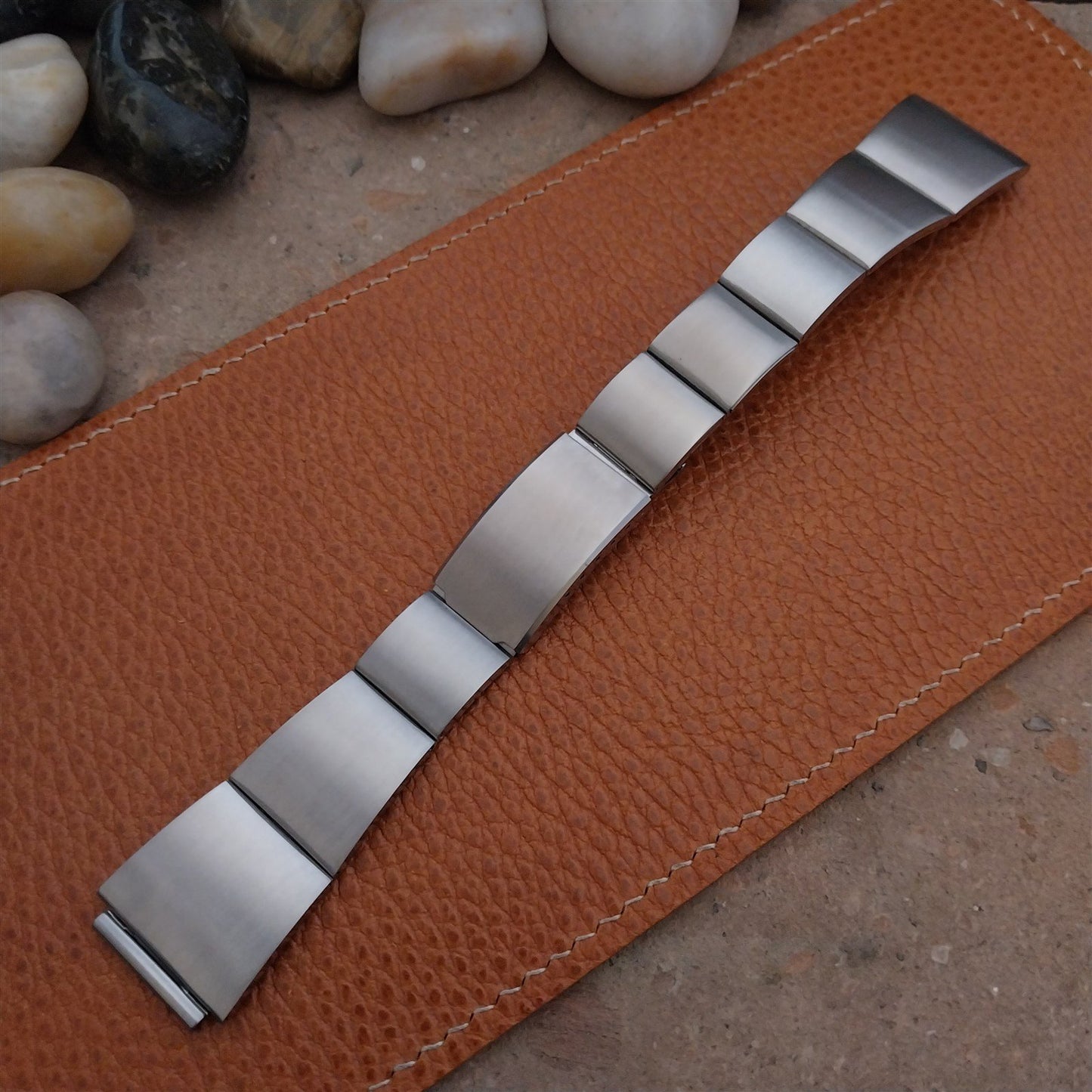19mm Stainless Steel Bear Japan Classic Flared 1970s Unused Vintage Watch Band