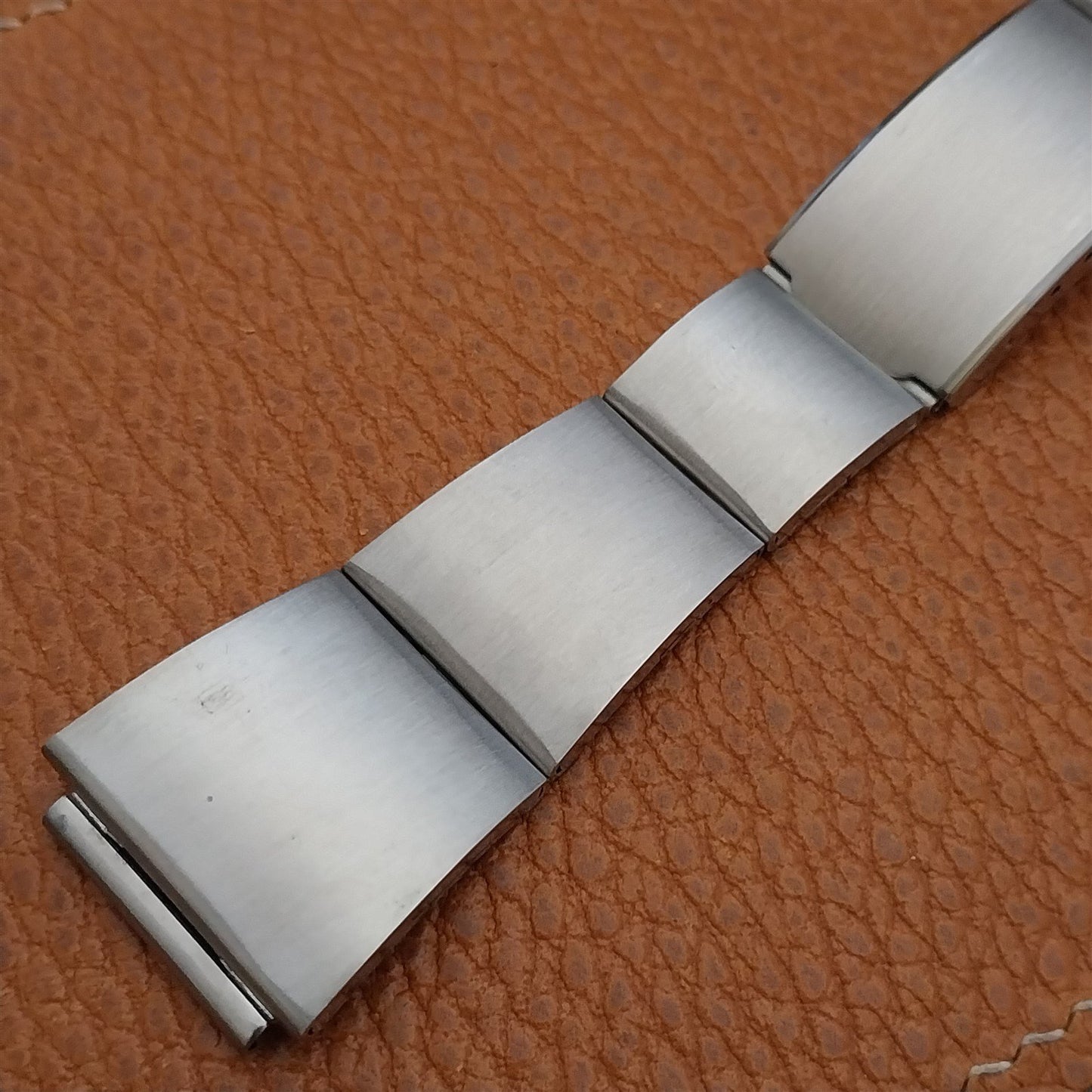 19mm Stainless Steel Bear Japan Classic Flared 1970s Unused Vintage Watch Band