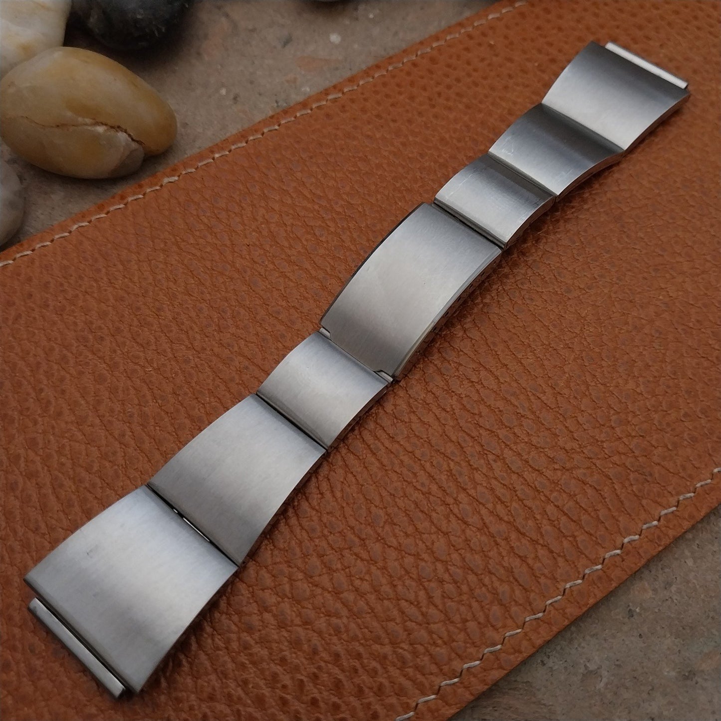19mm Stainless Steel Bear Japan Classic Flared 1970s Unused Vintage Watch Band