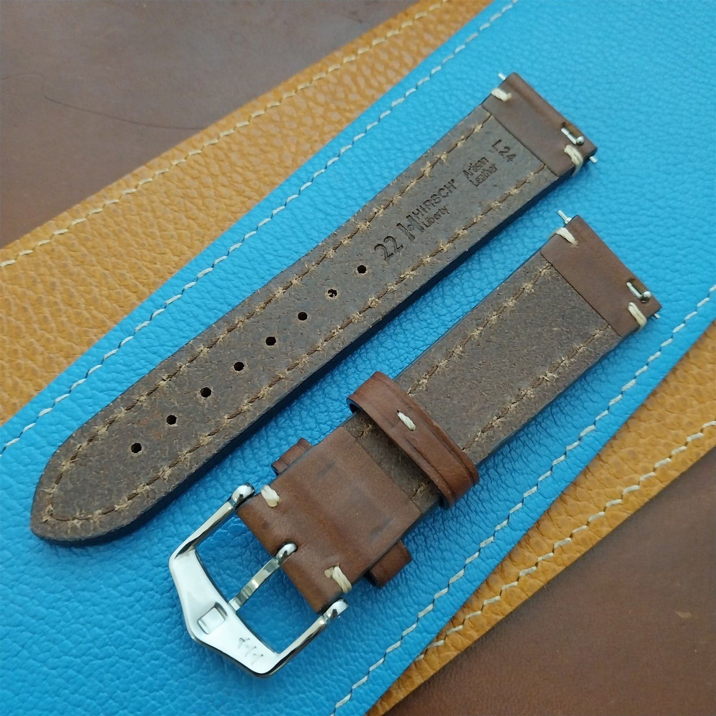 Brown 22mm Hirsch Liberty Artisan Leather Classic Tapered 22/20 Watch Strap