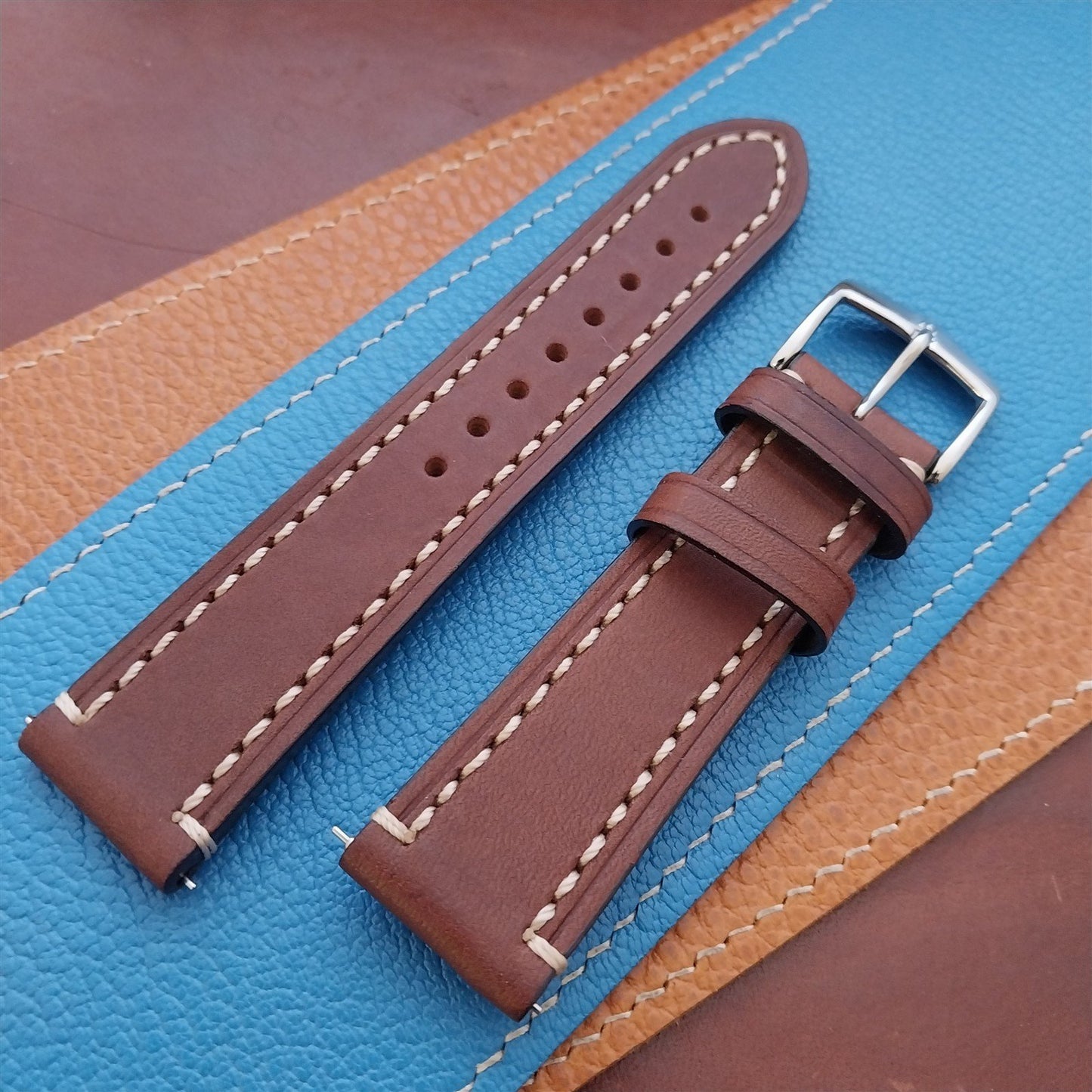 Brown 22mm Hirsch Liberty Artisan Leather Classic Tapered 22/20 Watch Strap