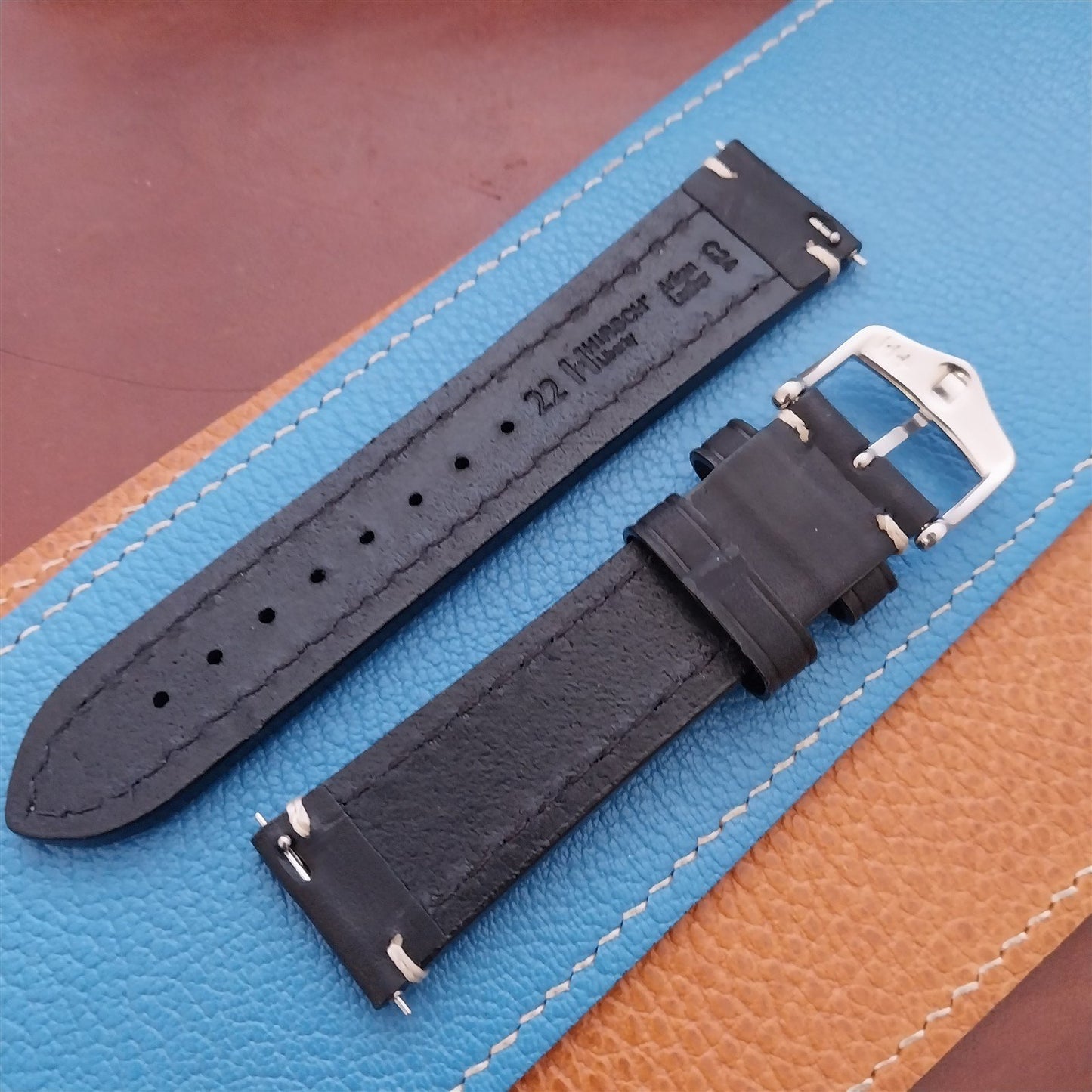 Black 22mm Hirsch Liberty Artisan Leather Classic Tapered 22/20 Watch Strap