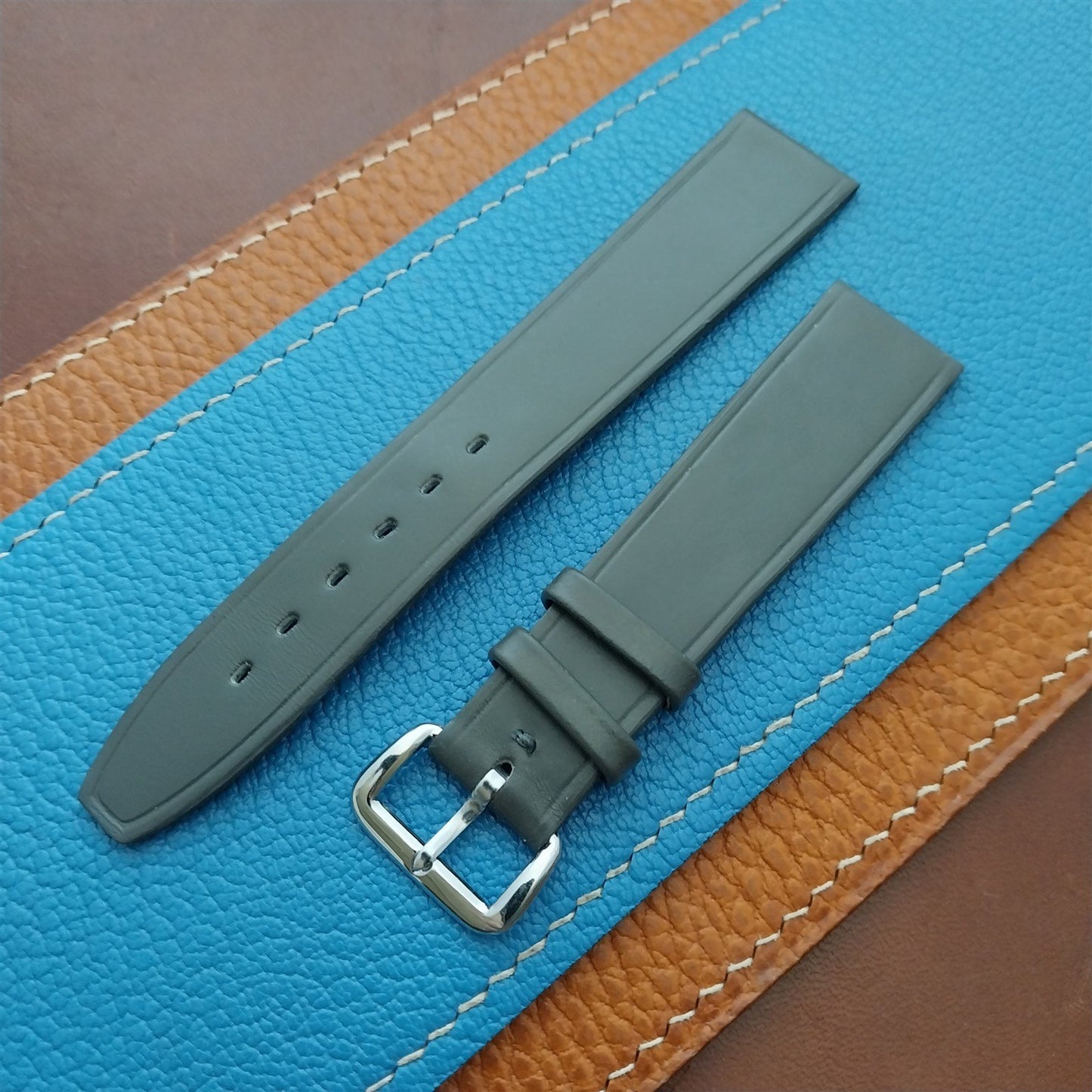 1960s 17.6mm Gray Leather Classic Tapered 2-Keeper Unused Vintage Watch Strap