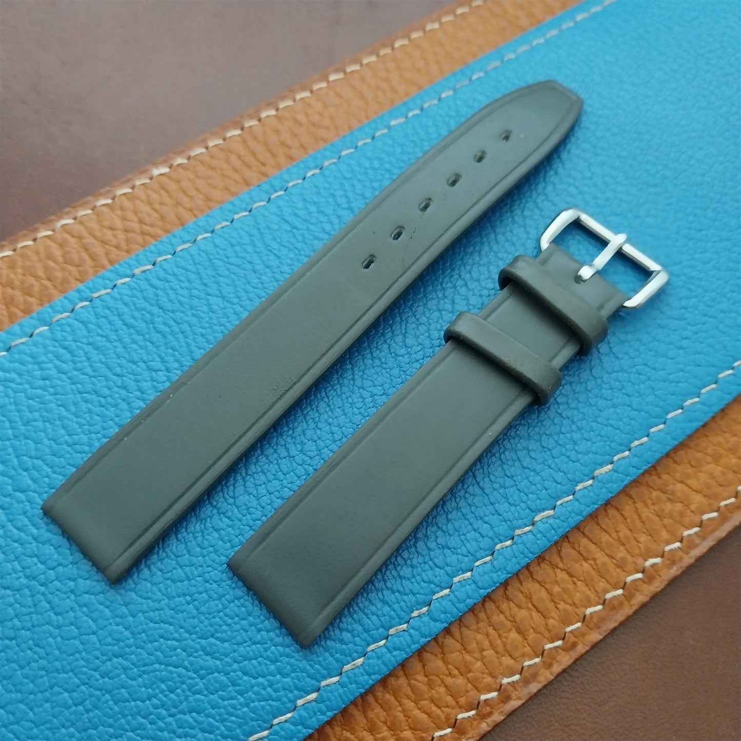 1960s 5/8" Gray Leather Classic Tapered 2-Keeper Unused Vintage Watch Strap