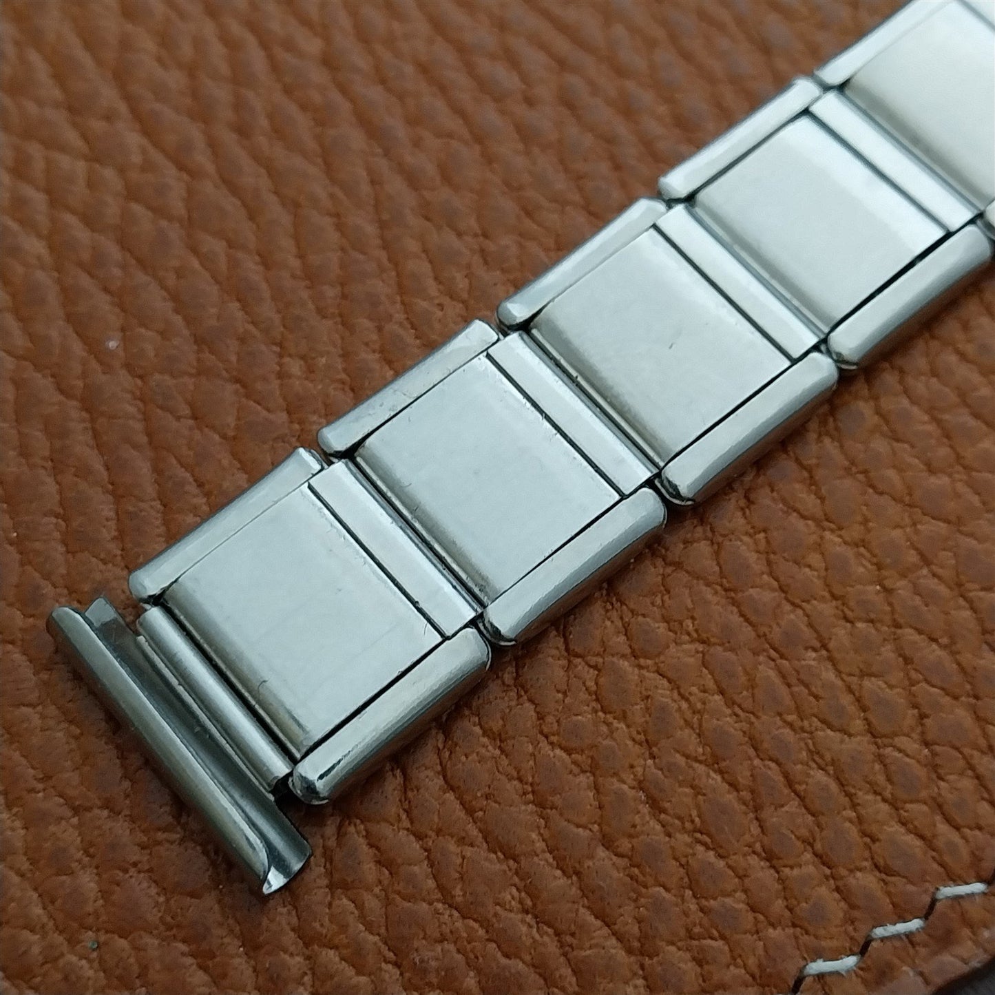 18mm Wire-Lug Stainless Steel 1960s Classic Stretch Unused Vintage Watch Band