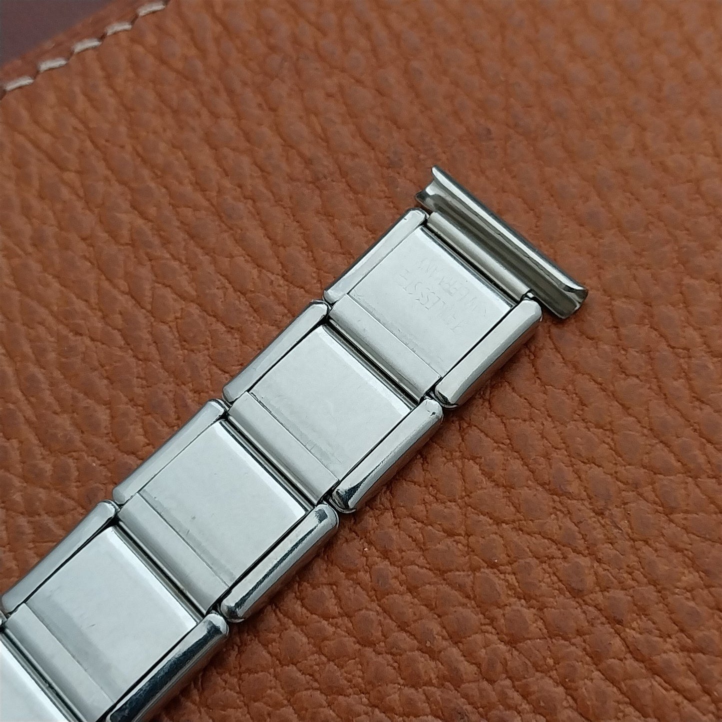 18mm Wire-Lug Stainless Steel 1960s Classic Stretch Unused Vintage Watch Band