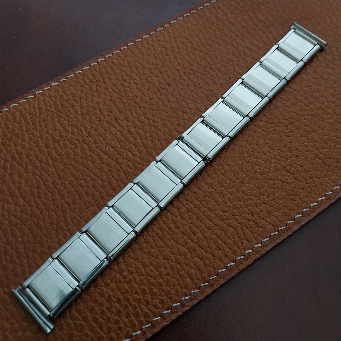 18mm Wire-Lug Stainless Steel 1960s Classic Stretch Unused Vintage Watch Band
