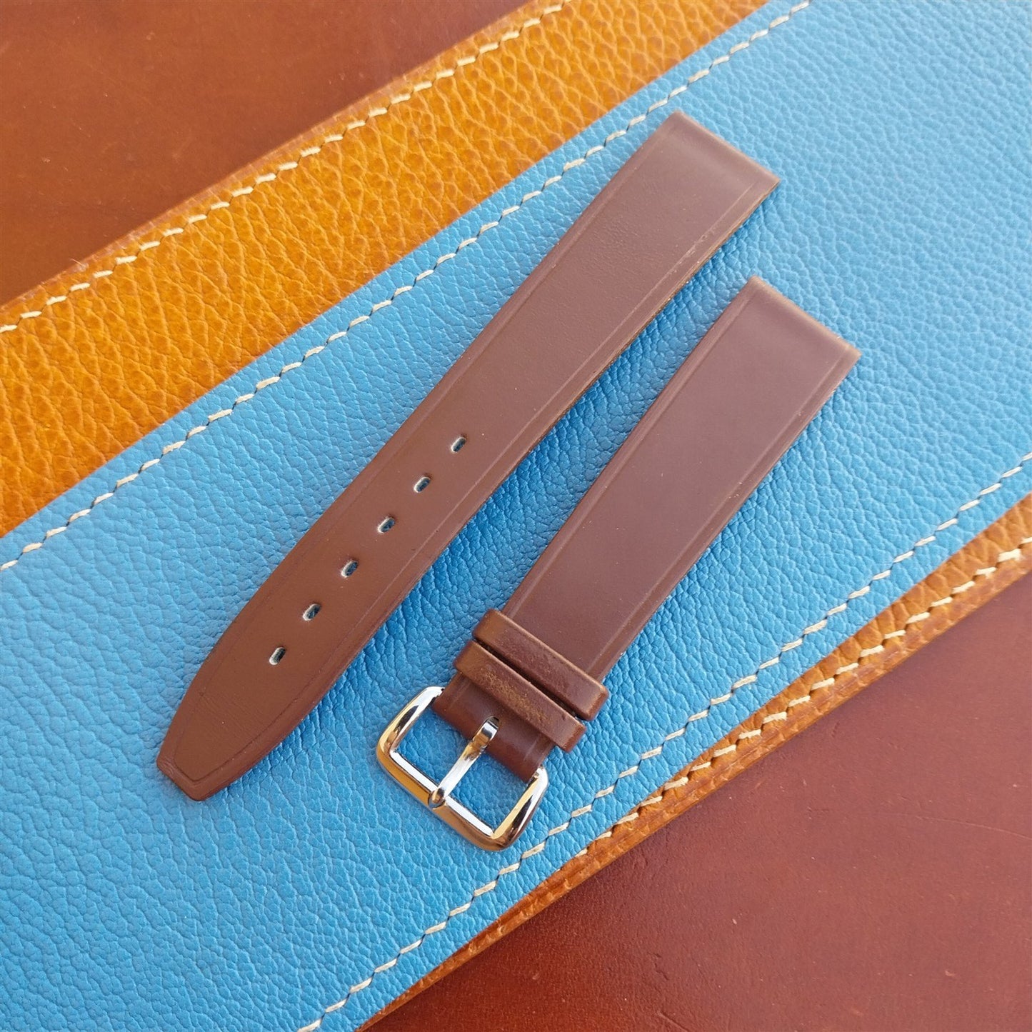 1960s 17.6mm Brown Leather Classic Tapered 2-Keeper Unused Vintage Watch Strap