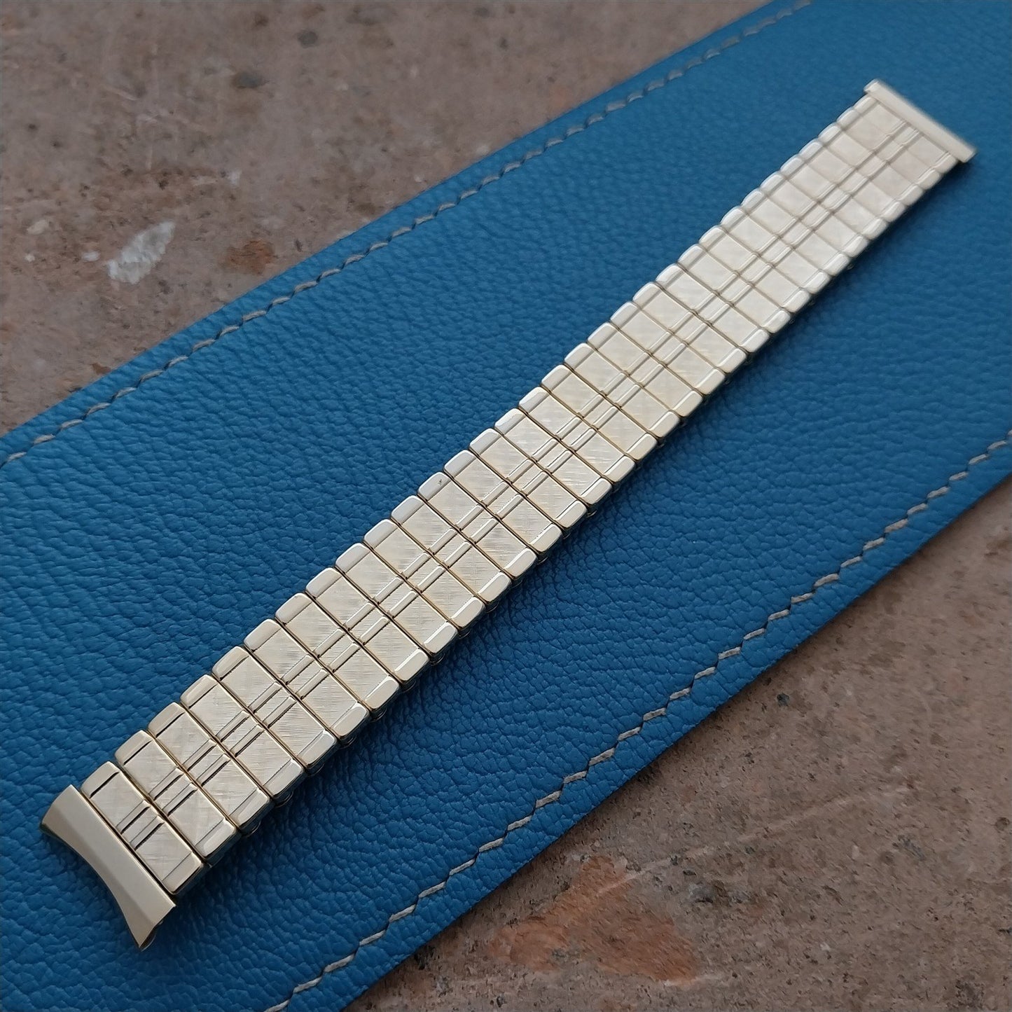 1960s Gold-Tone Hawley Rand 17.2mm Classic Stretch Vintage Watch Band