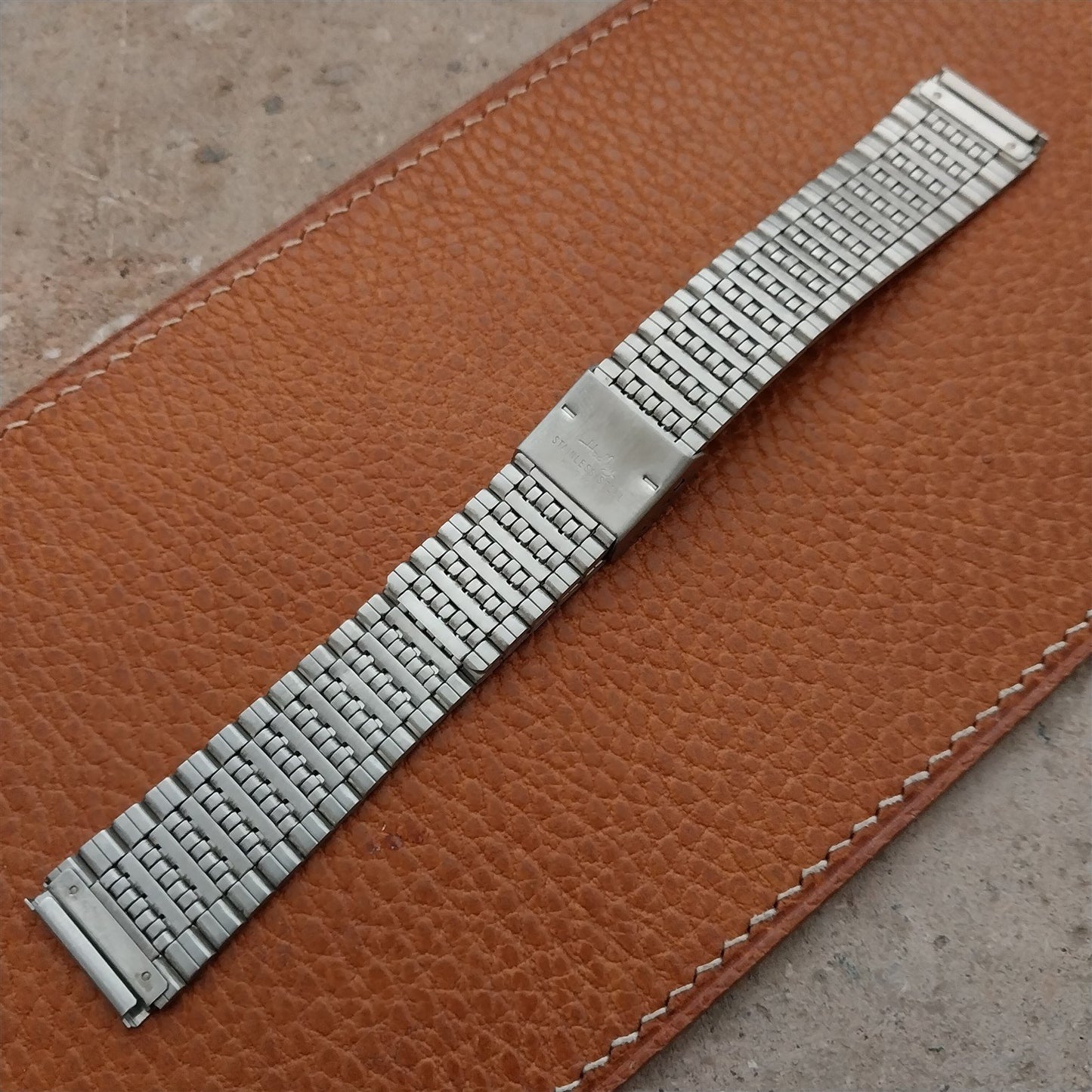 Vintage Hadley Flared 18mm Stainless Steel Unused Classic Watch Band