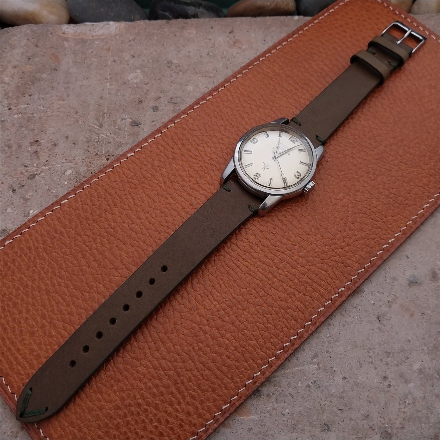 18mm Fleurus France Two Stitch Vintage Style Tapered 18/16 Watch Strap