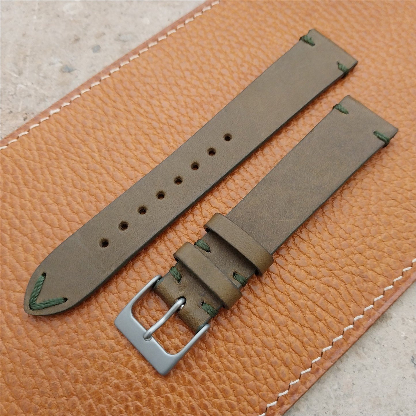 18mm Fleurus France Two Stitch Vintage Style Tapered 18/16 Watch Strap