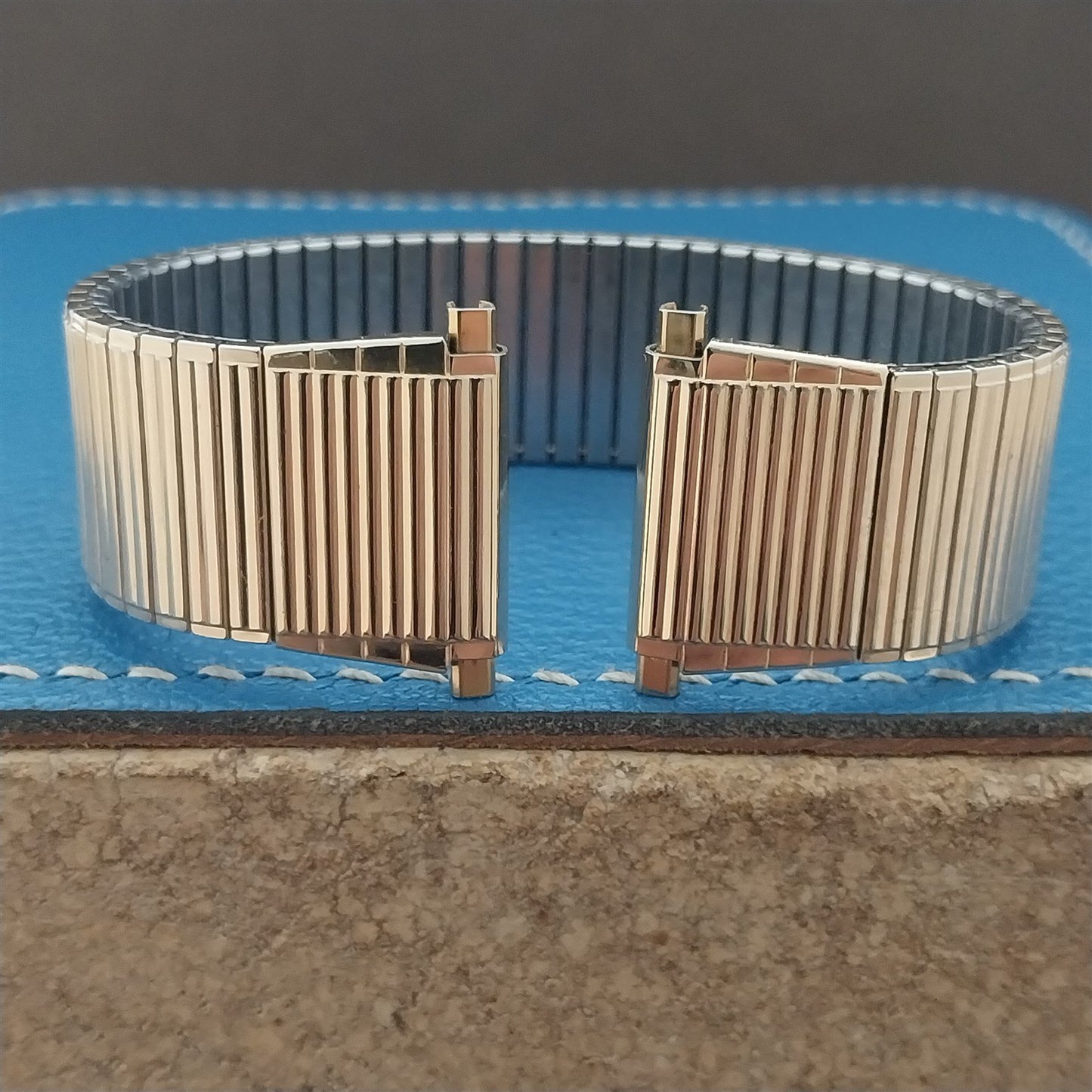 Speidel Gold-Tone Flared Thinline 18mm 19mm 20mm NOS Vintage Watch Band